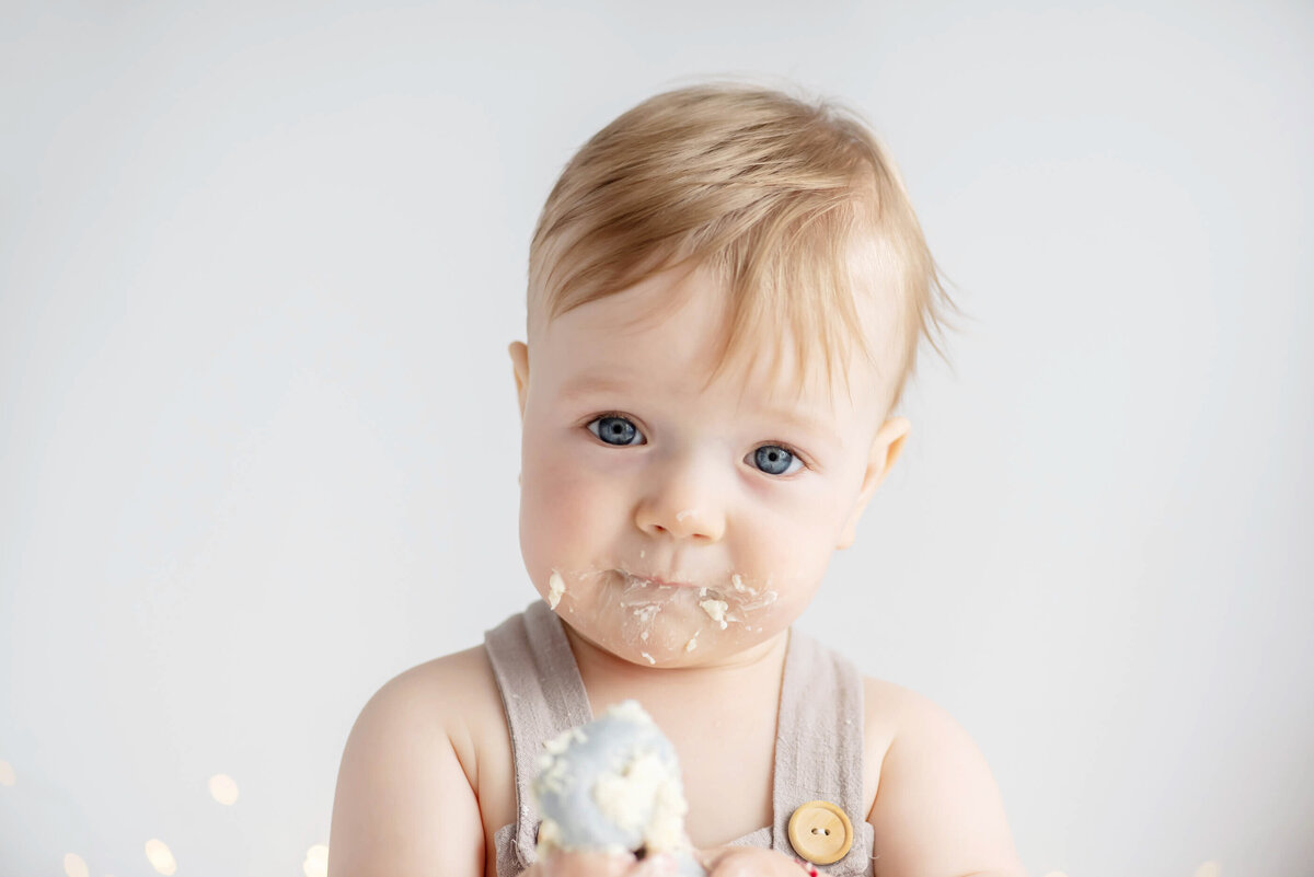 cake-smash-photographer-Burlington-61