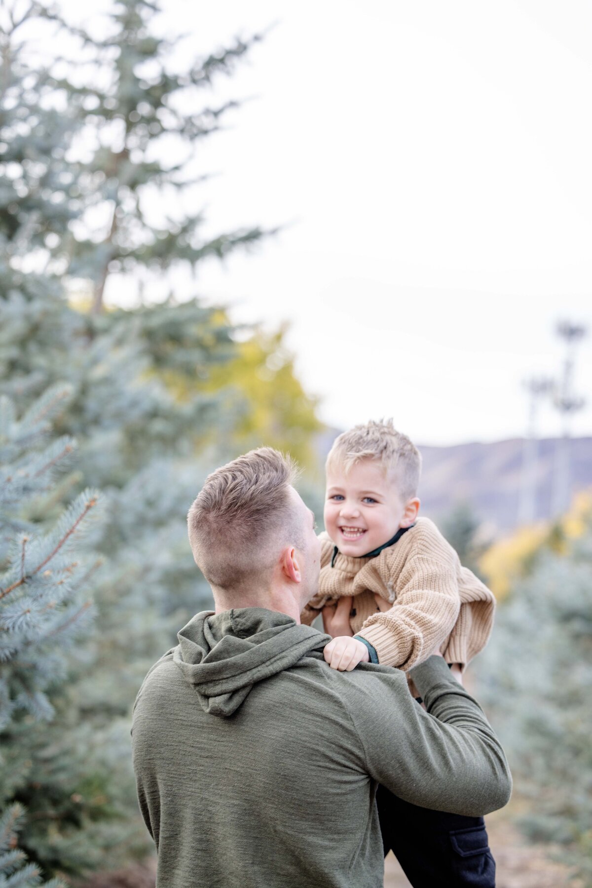 Utah-County-UT-Christmas-Tree-Farm-Mini-Session-Magnolia-and-Grace-Photography-Co-AshbyilyinJ-# (1)-32