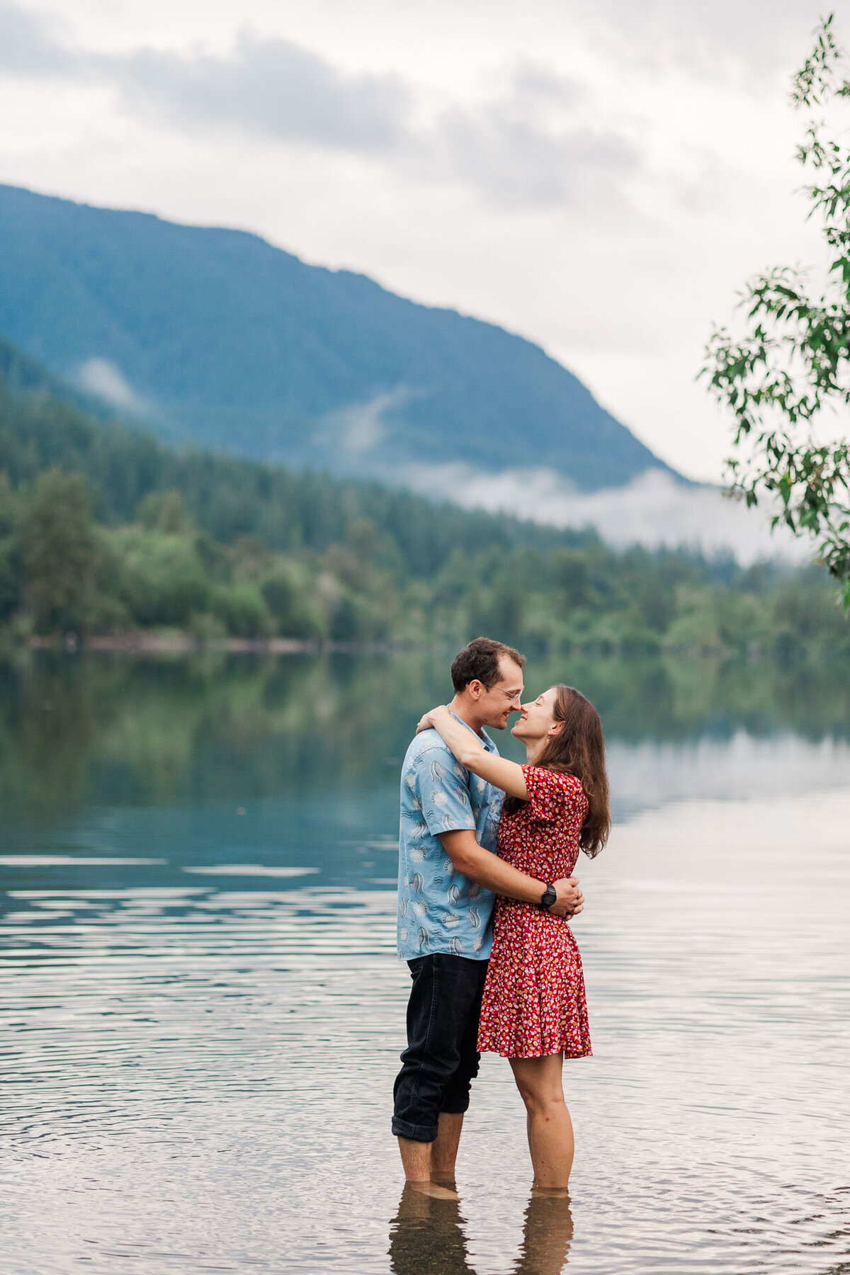 Rattlesnake-Lake-Engagement-Photos-35