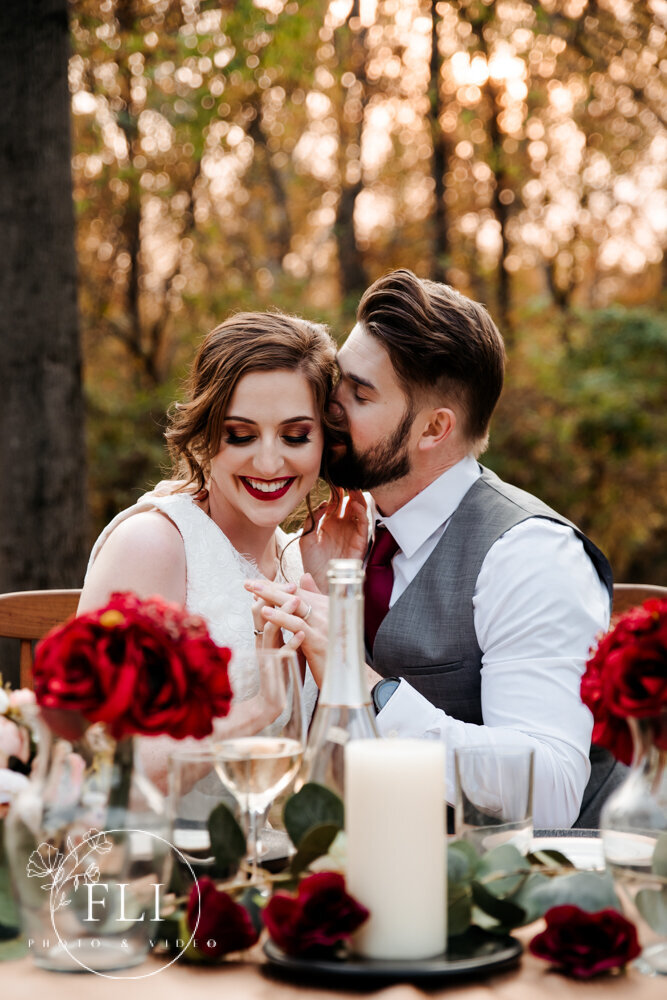 cincinnati ohio photographer videographer outdoor wedding sweetheart table red and green 203