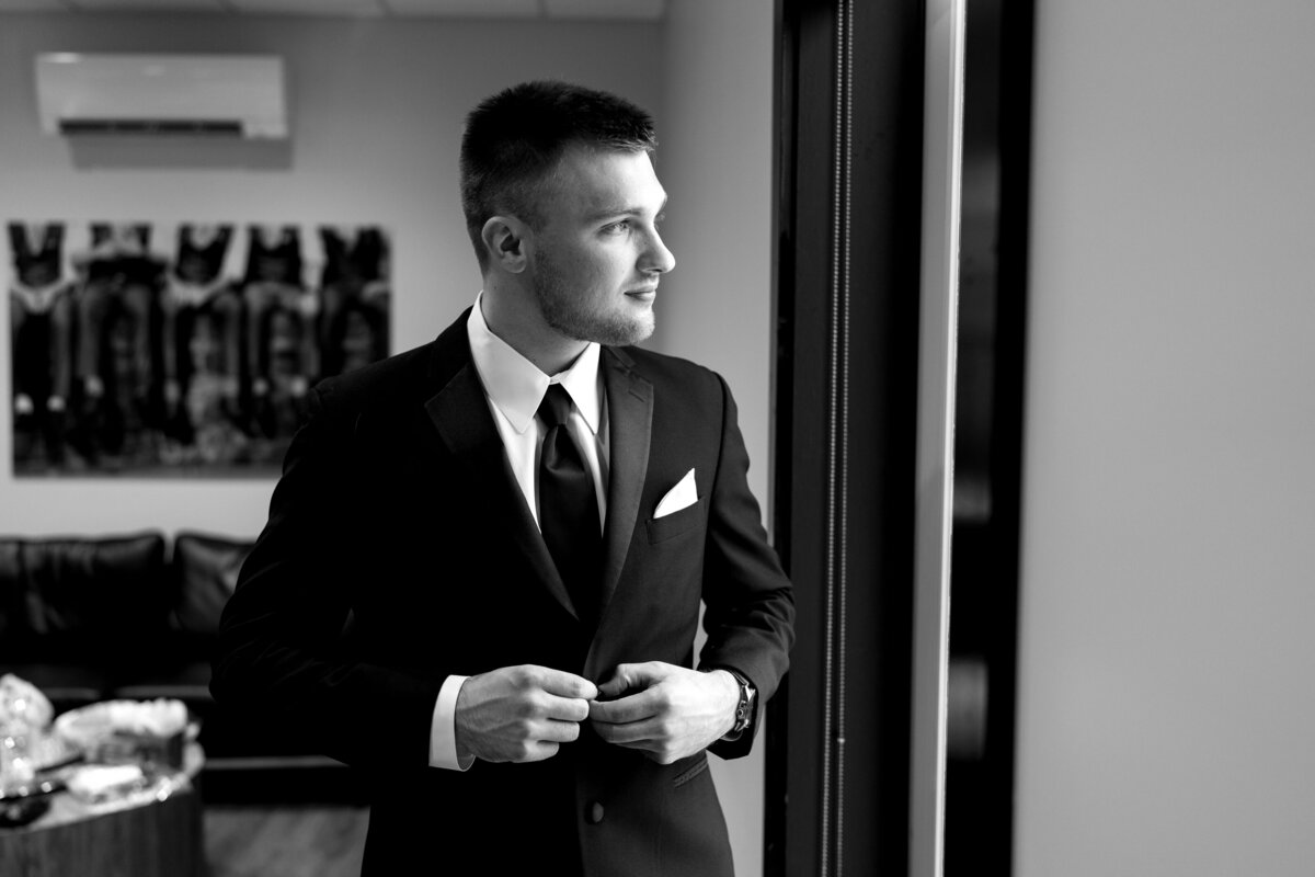 kraber-the-gathering-grounds-iowa-wedding-10