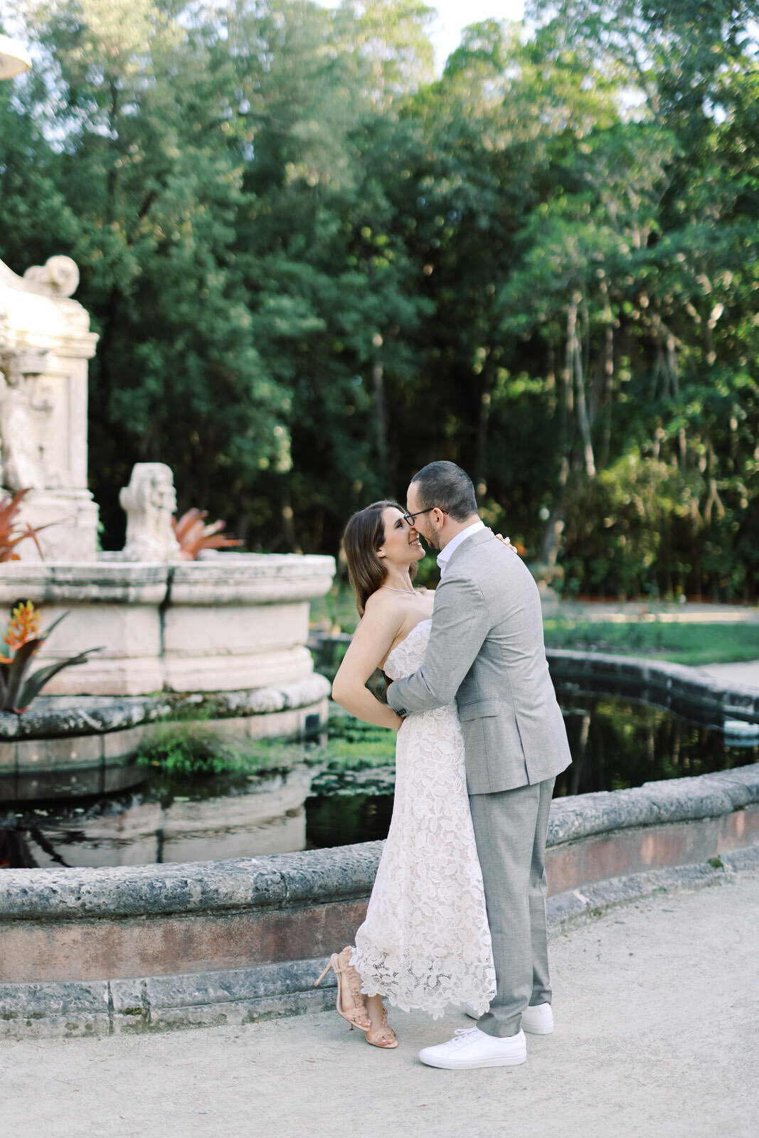 A Stylish and Chic Engagement Session at Vizcaya Museum in Miami Florida 9