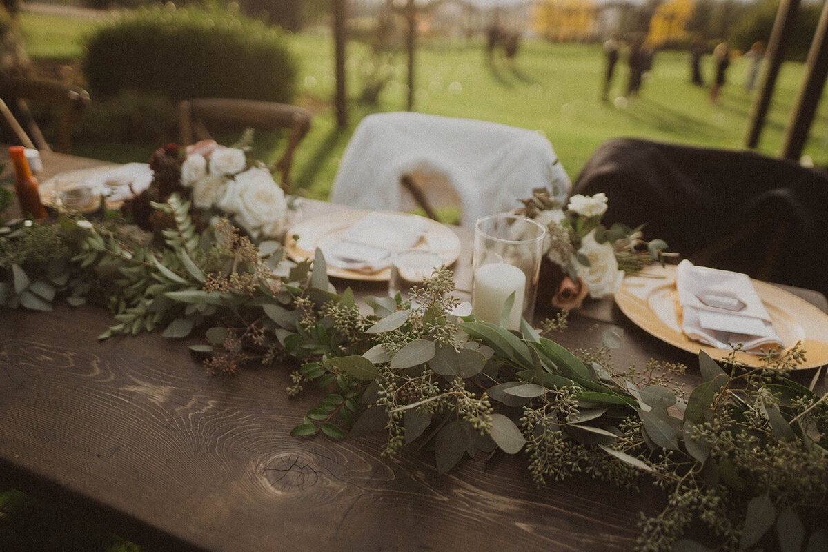 pnw intimate wedding gallery detail photo of beautiful wedding table decor in spokane