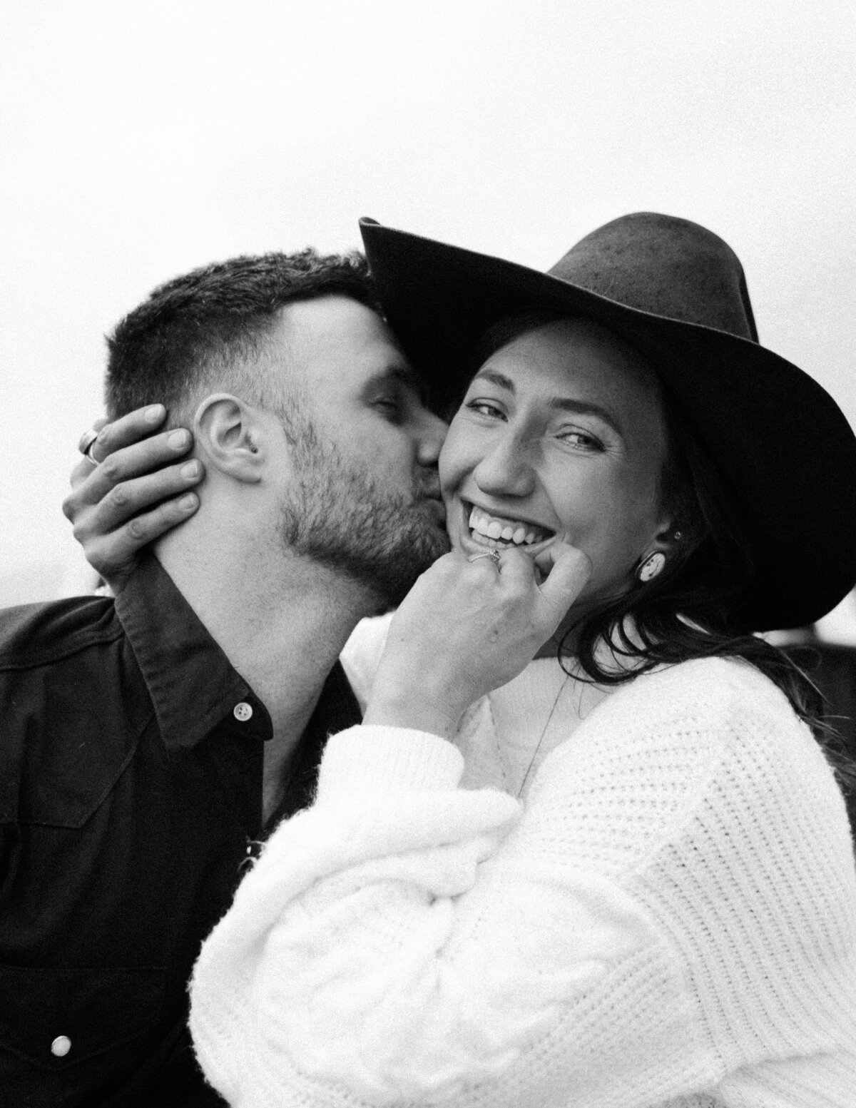 presley-gray-photo-montana-western-style-engagement-4036