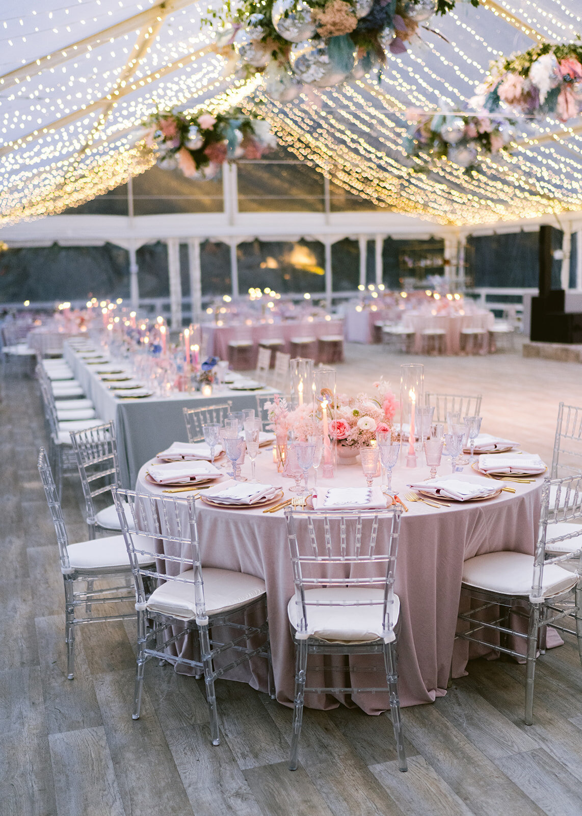 light-dusty-pink-wedding-round-table-design-centerpiece