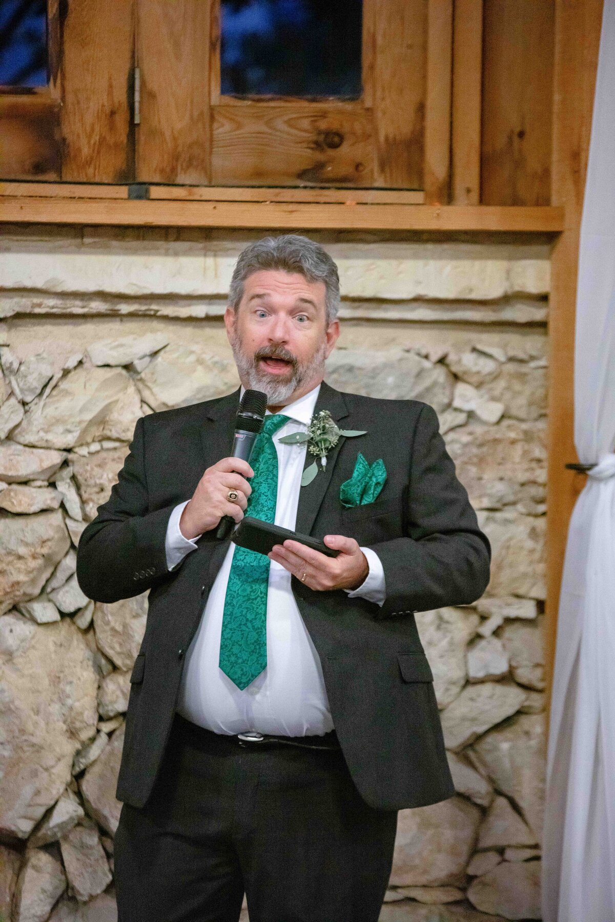 father of the bride gives speech at Texas wedding