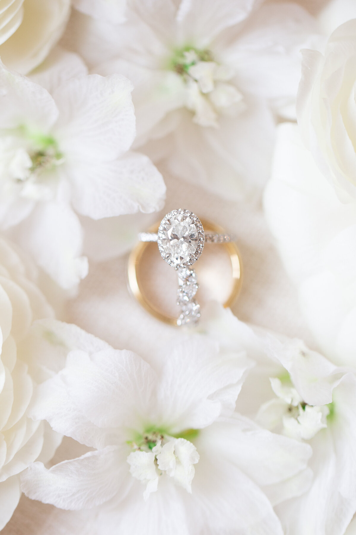 white flowers, wedding ring details