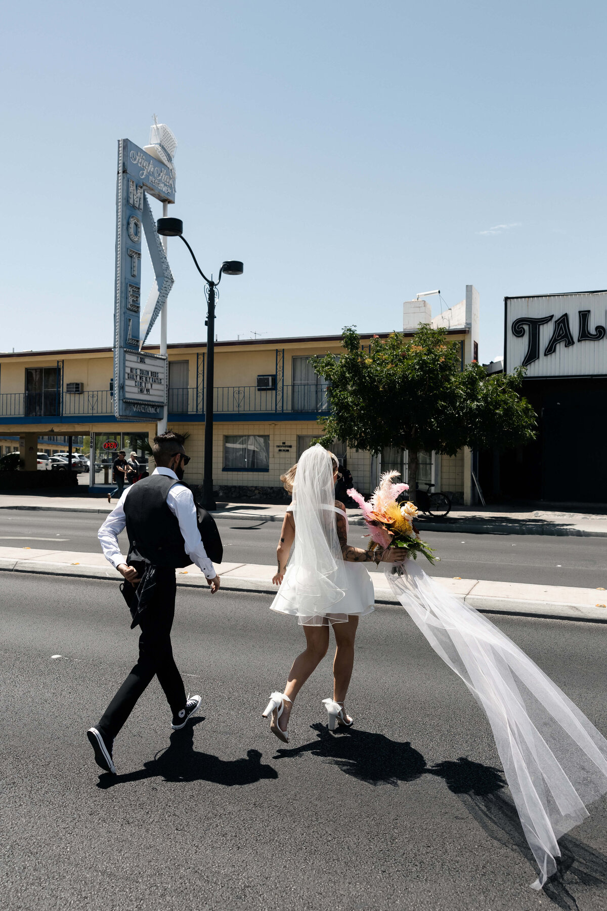 52_riskyexposure_sasha-andy_las-vegas-elopement-photography