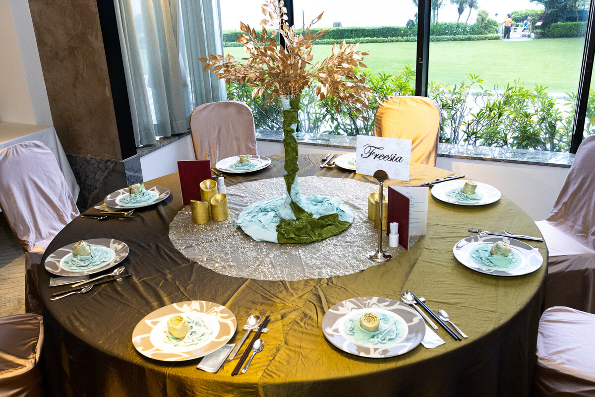 Heart of Gold Ascape Living Tablescapes & DIY Table Decor4