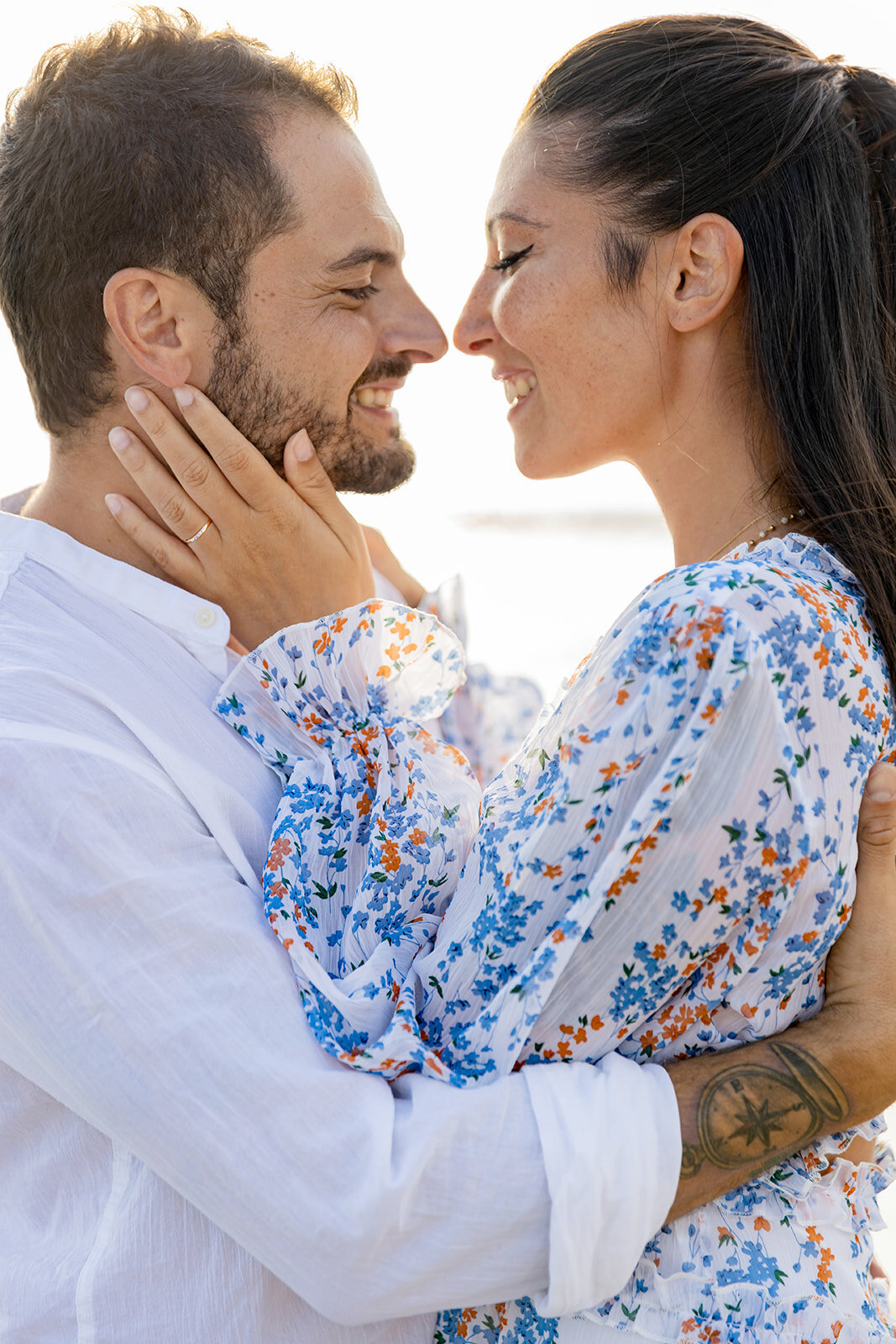 engagement-session-by-the-sea-italy-tuscany