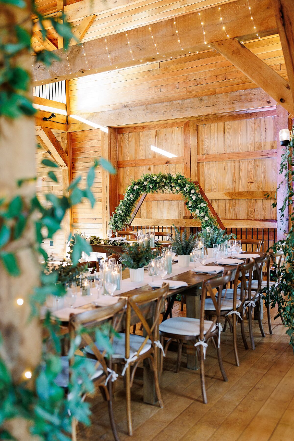oak-barn-at-loyalty-wedding-rebecca-dotson-photography_0017