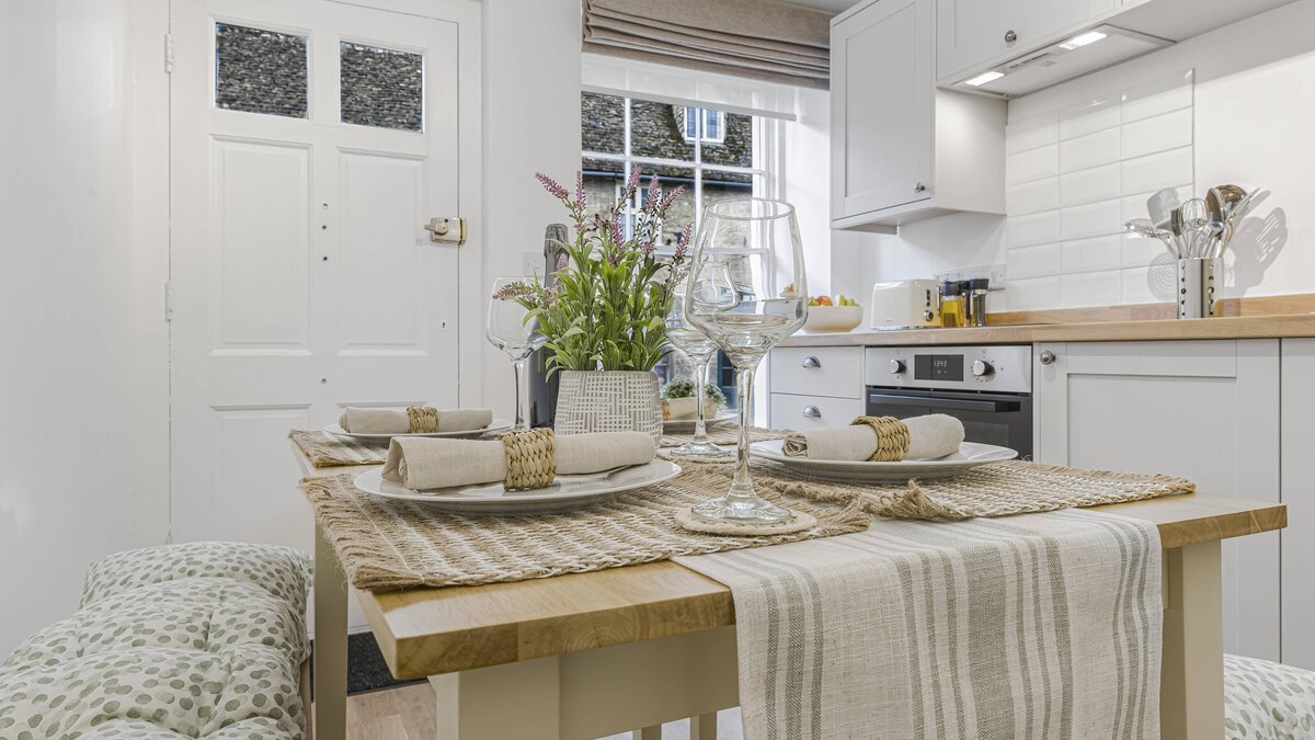 The Hideaway: Luxury 2 Bedroom Cottage