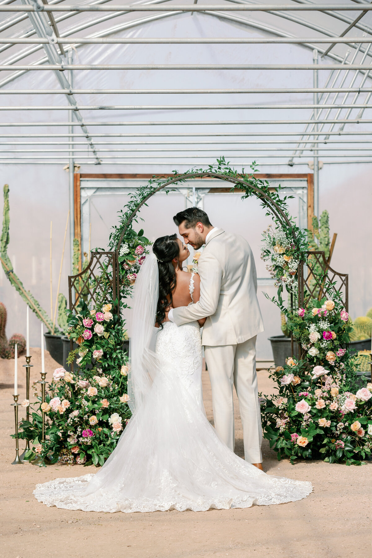 of-the-desert-flor-las-vegas-wedding-florist-cactus-joes-0014
