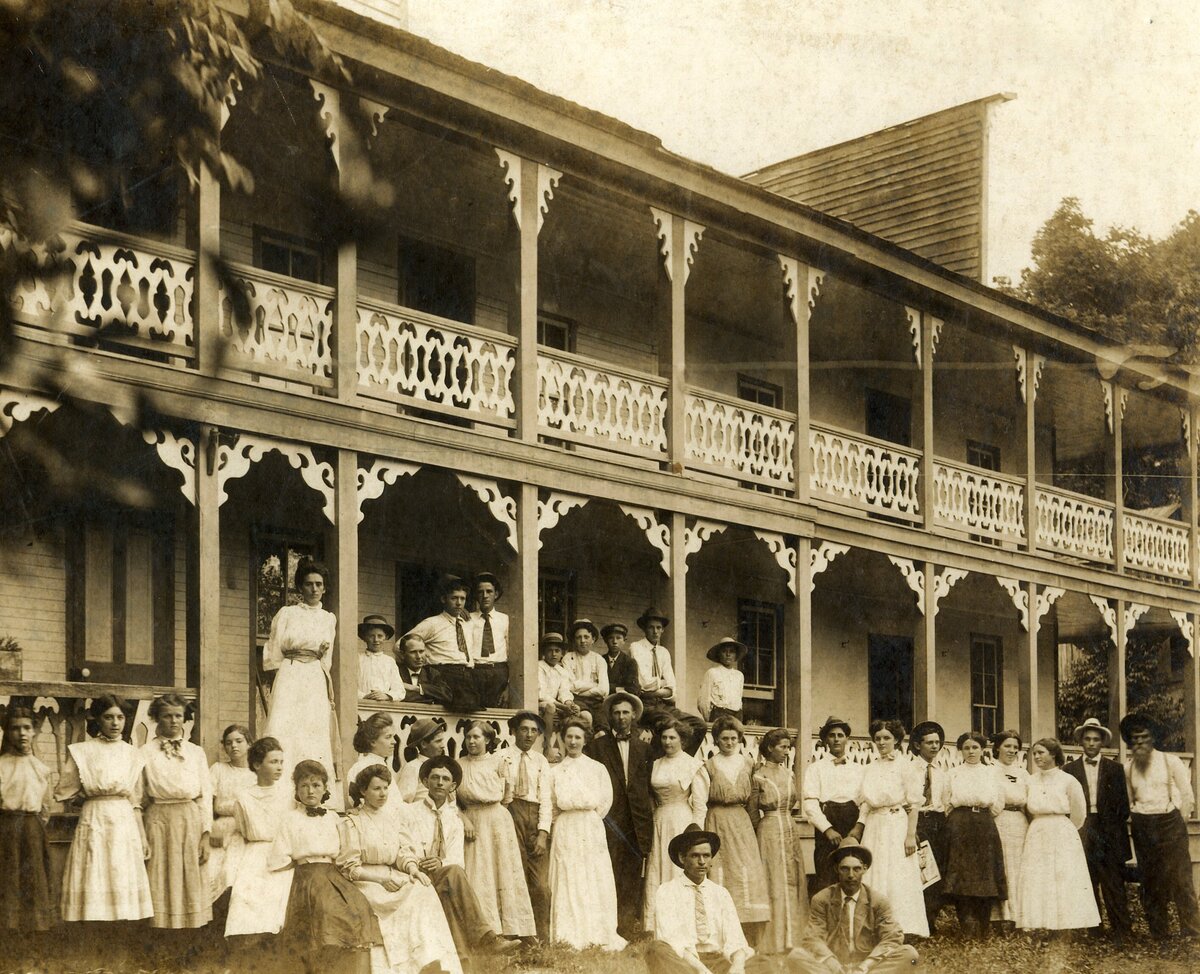 5. Hotel at Hermitage Springs, Wirt Harlin, center front hat