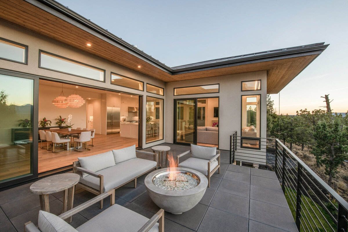 outdoor-living-patio-firepit-modern-architecture