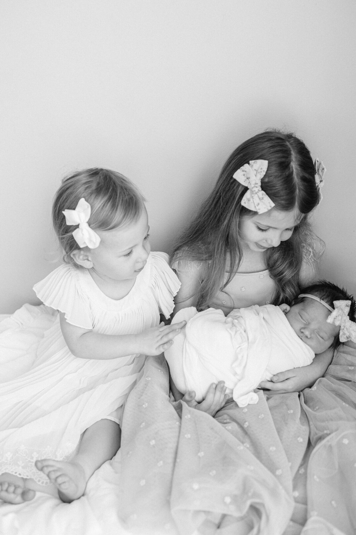 newborn-baby-girl-with-siblings-virginia-beach-newborn-photos