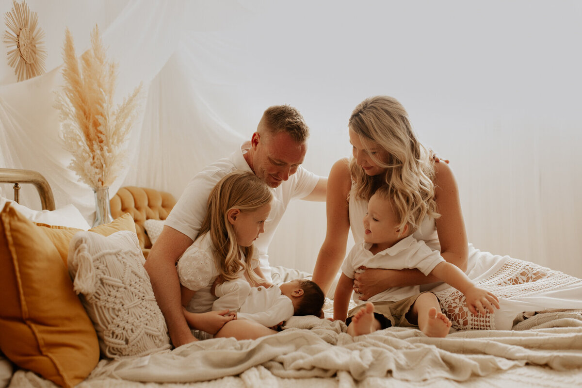 red-deer-central-alberta-newborn-maternity-photographer-11