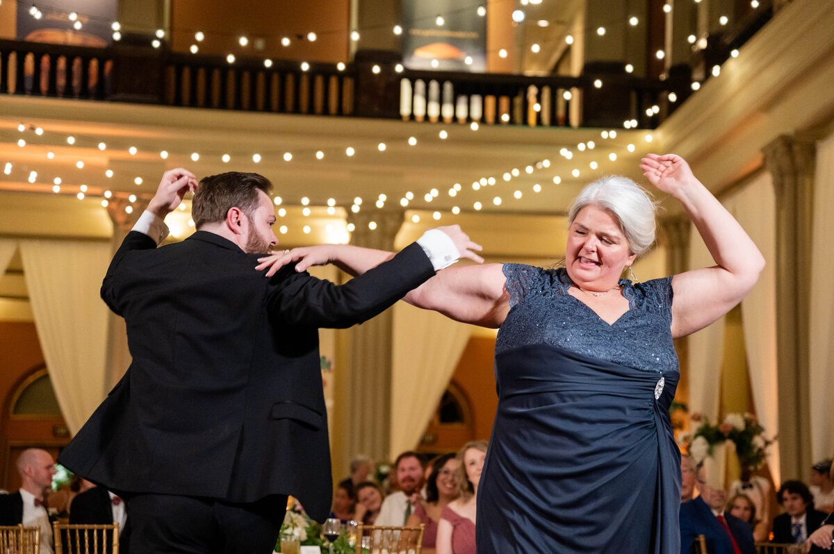 molly-alex-landmark-center-mn-wedding-day-40