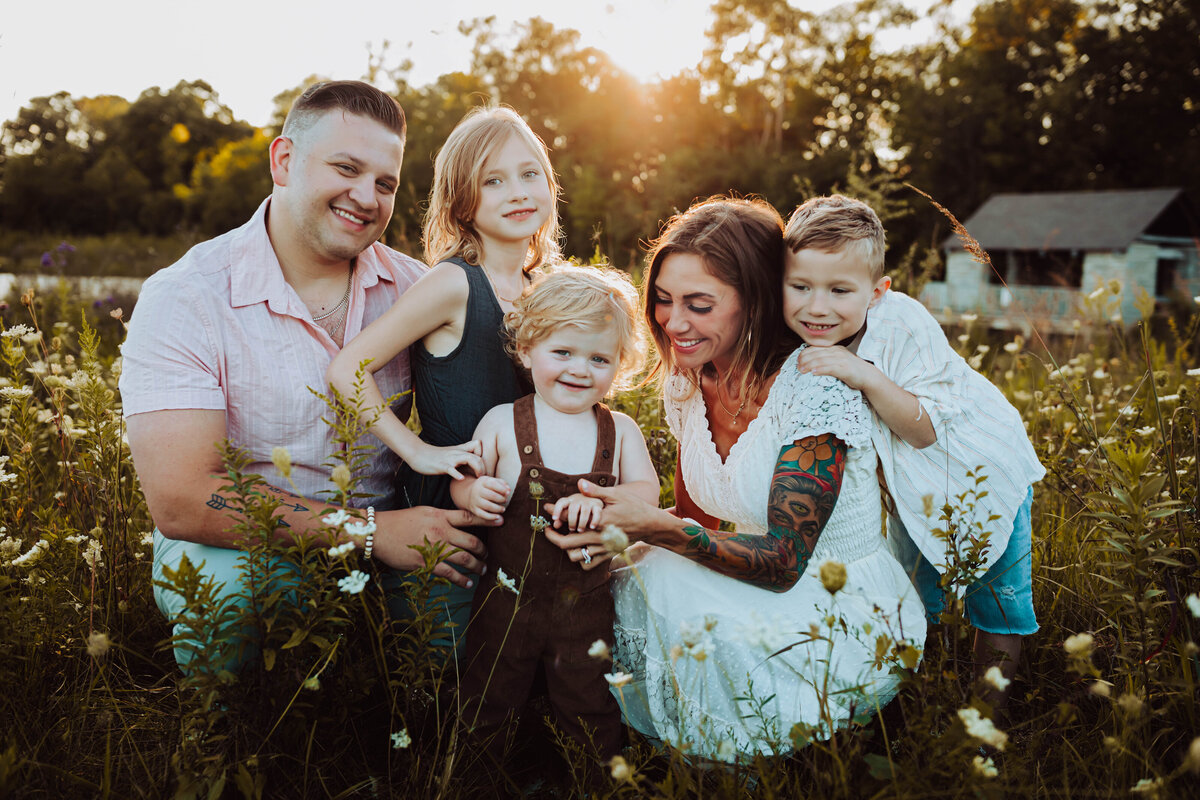 candid family session in toleod
