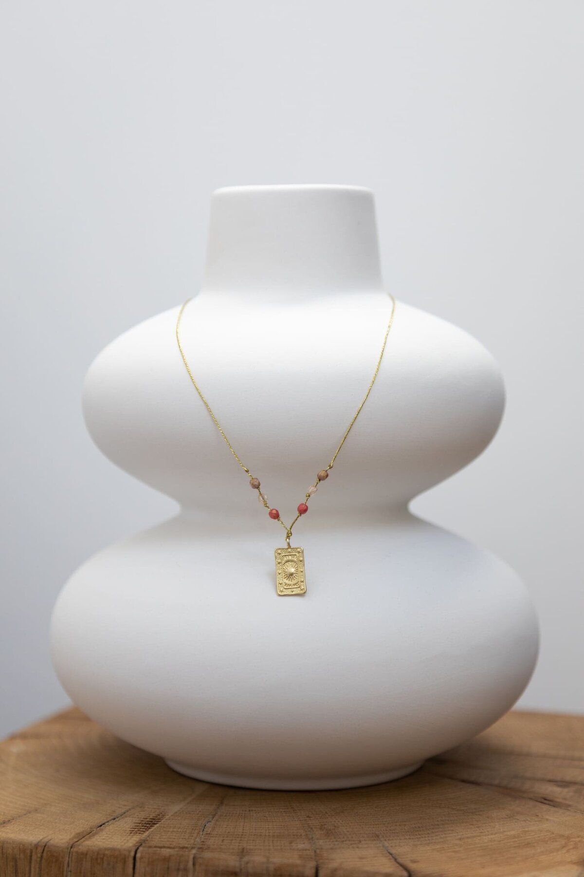 h-by-hortense-Collier-Carte-dore-corail-face