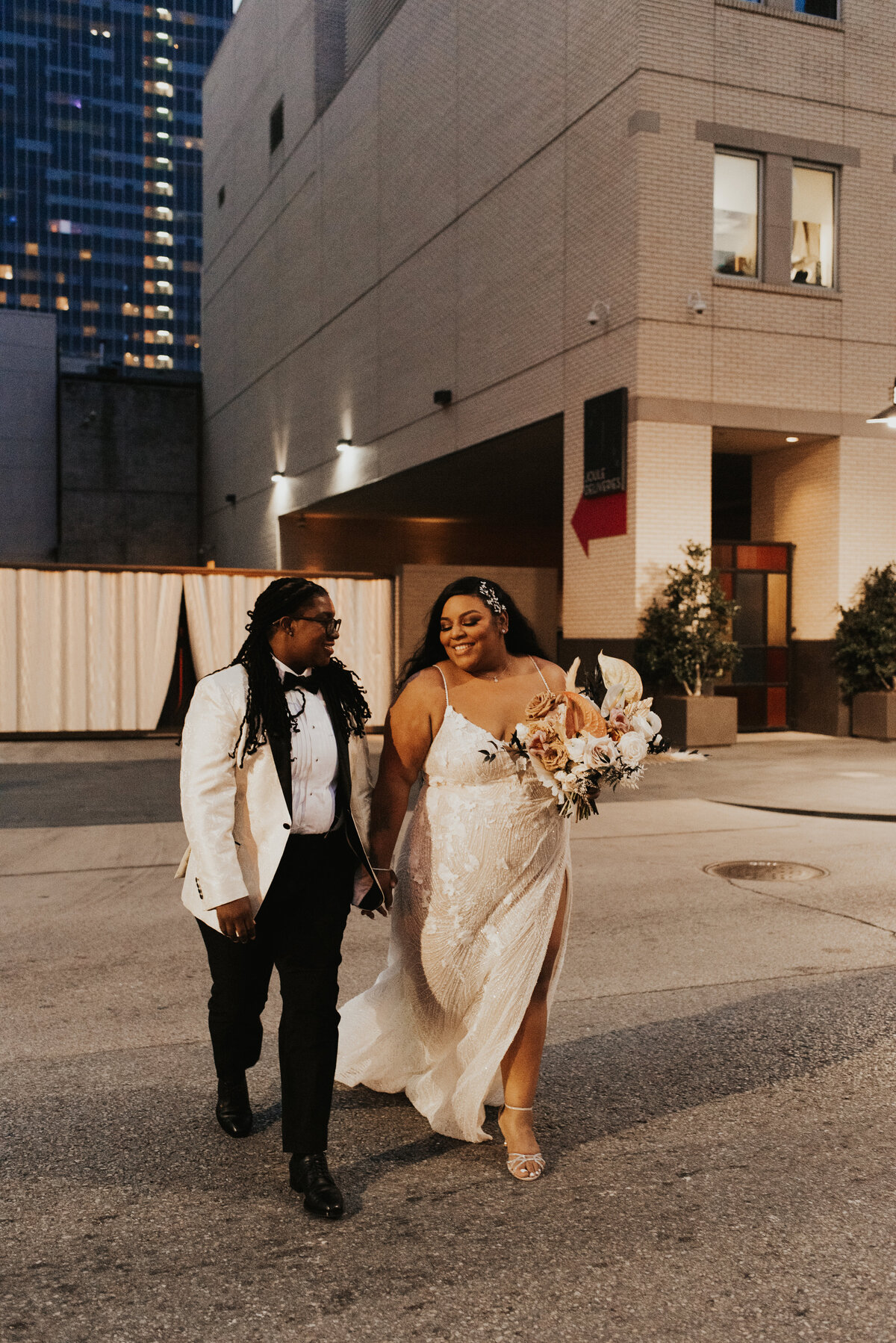 the-jones-wedding-at-the-pegasus-room-dallas-texas-by-bruna-kitchen-photography-656