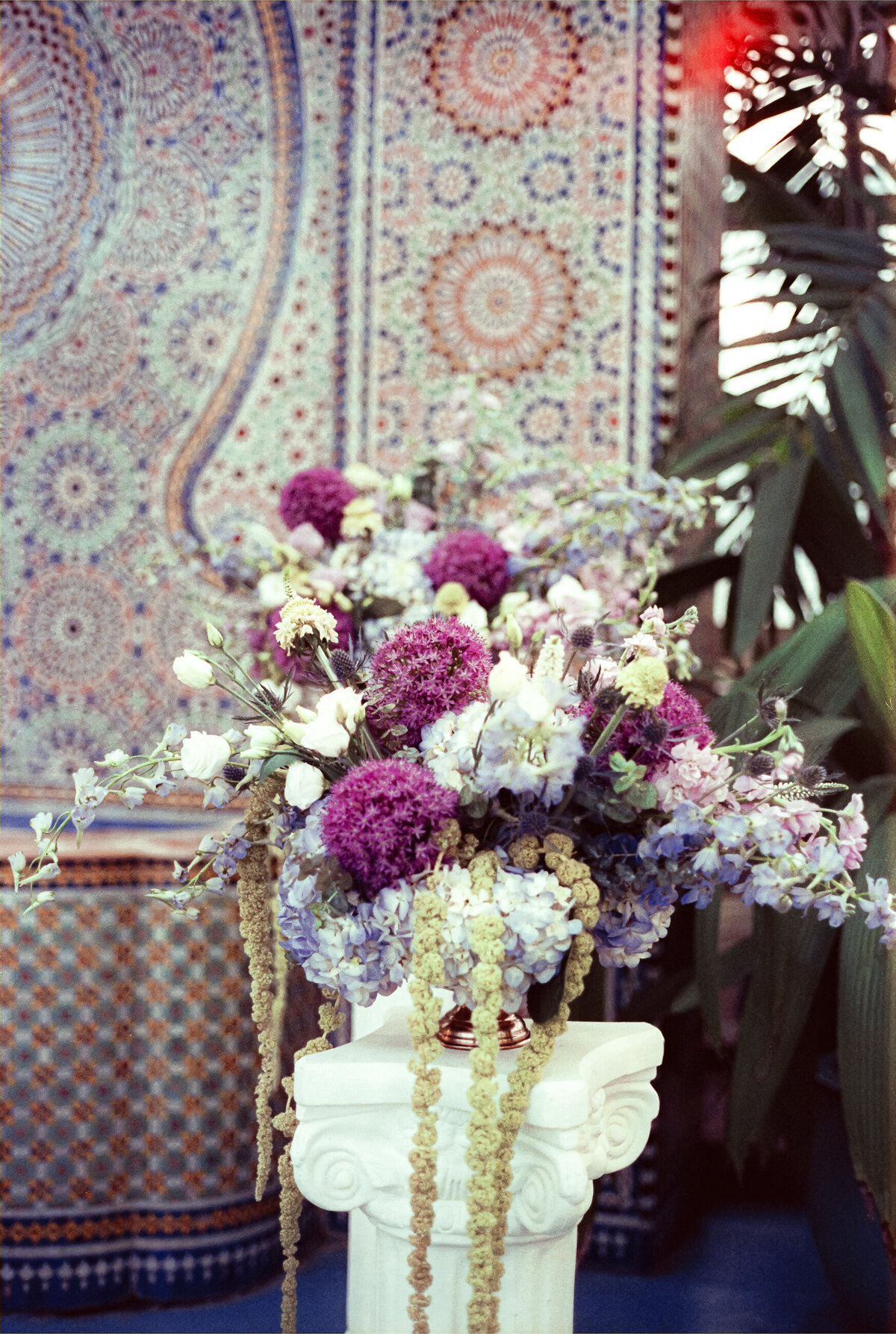 Details at a wedding at the Garfield Park Conservatory in Chicago