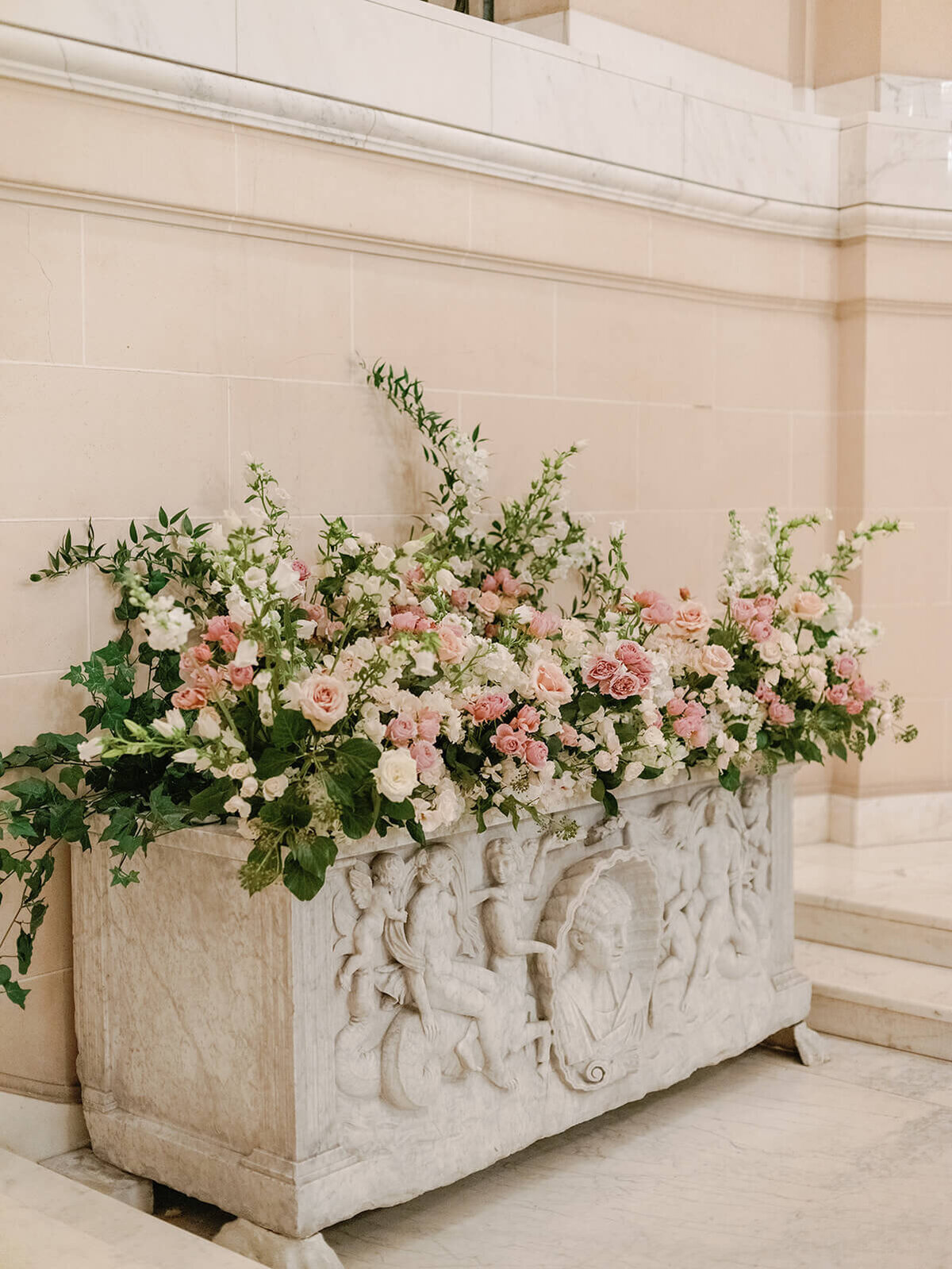 jane-steven-springvale-floral-perry-belmont-house-wedding-reception-installation