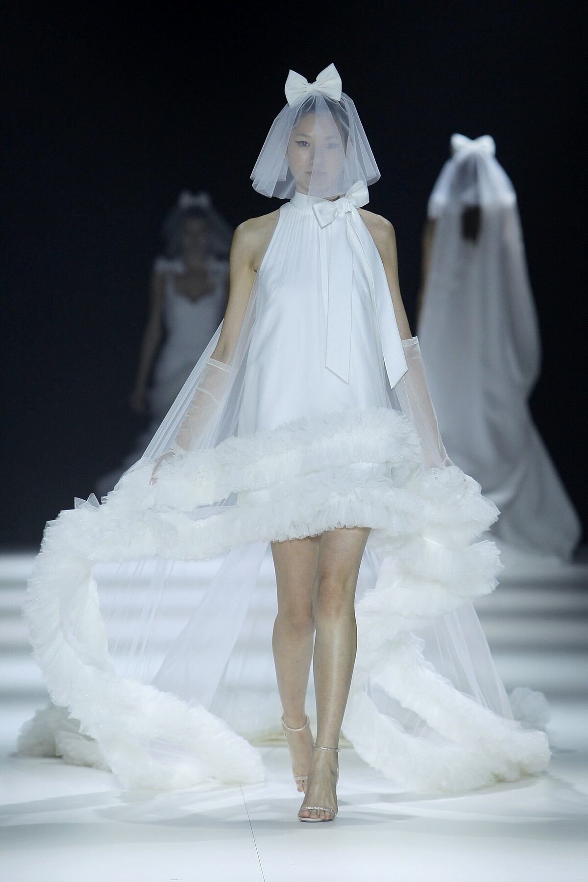 Viktor & Rolf Mariage FW22 VRM320 Shimmer Tulle High-Low gown Barcelona Bridal Fashion Week 2022