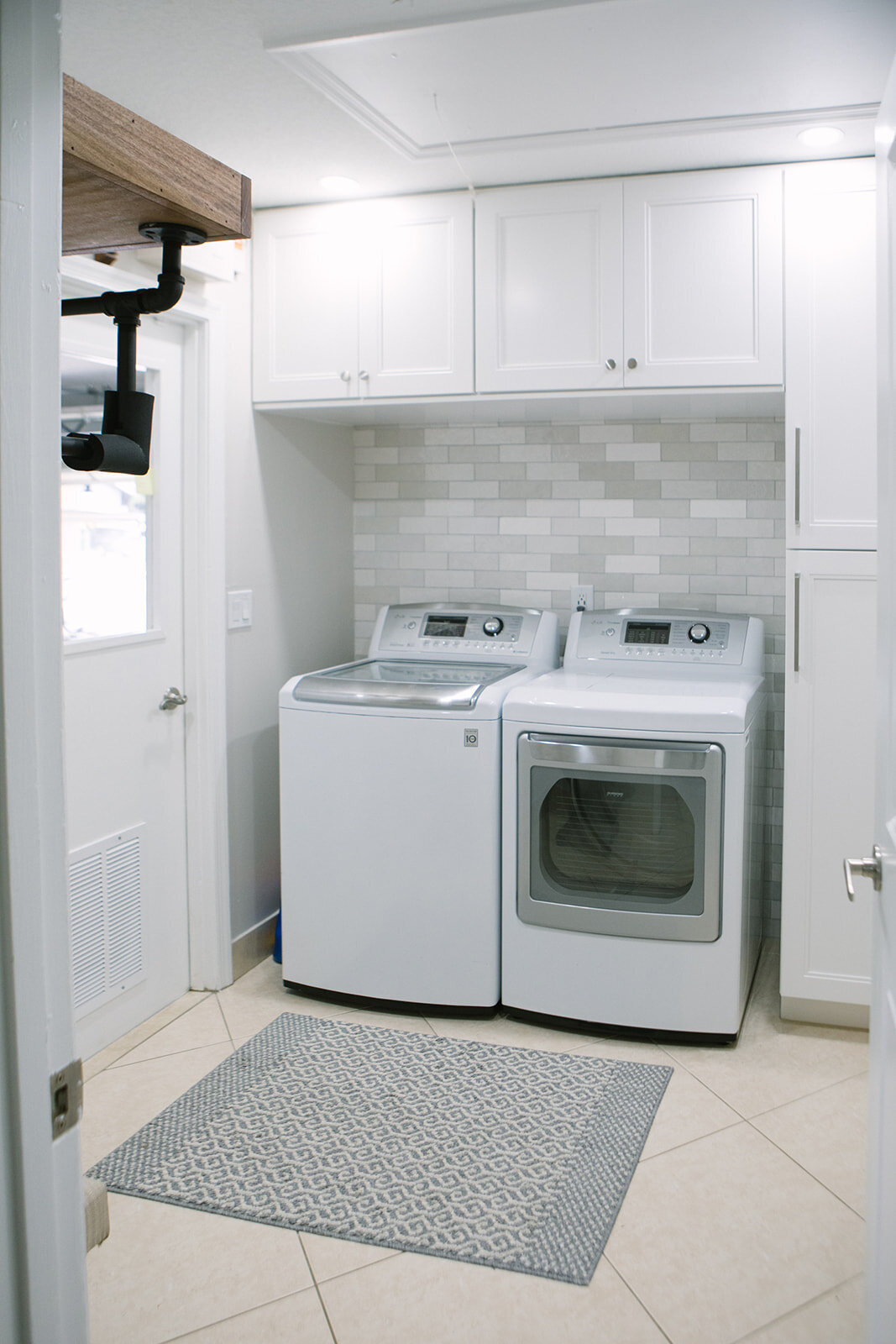 Megan-Gribble-Interior-Design-Real-Estate-Valenti-Laundry Room-14
