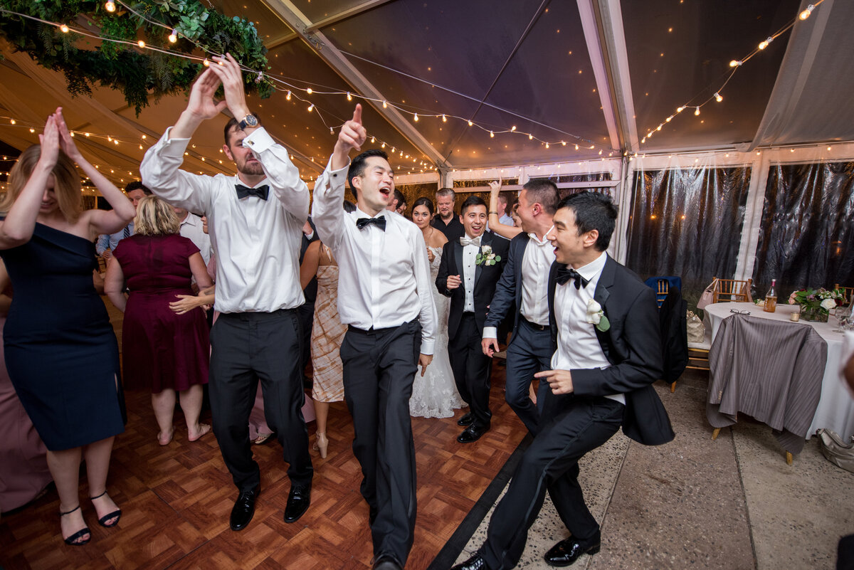 groomsmen_reception_dance_photo