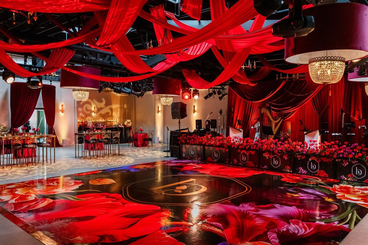 Event space styled with a Baroque theme, featuring ornate gold accents, rich fabrics, grand chandeliers, and intricate moldings, creating a luxurious and dramatic atmosphere