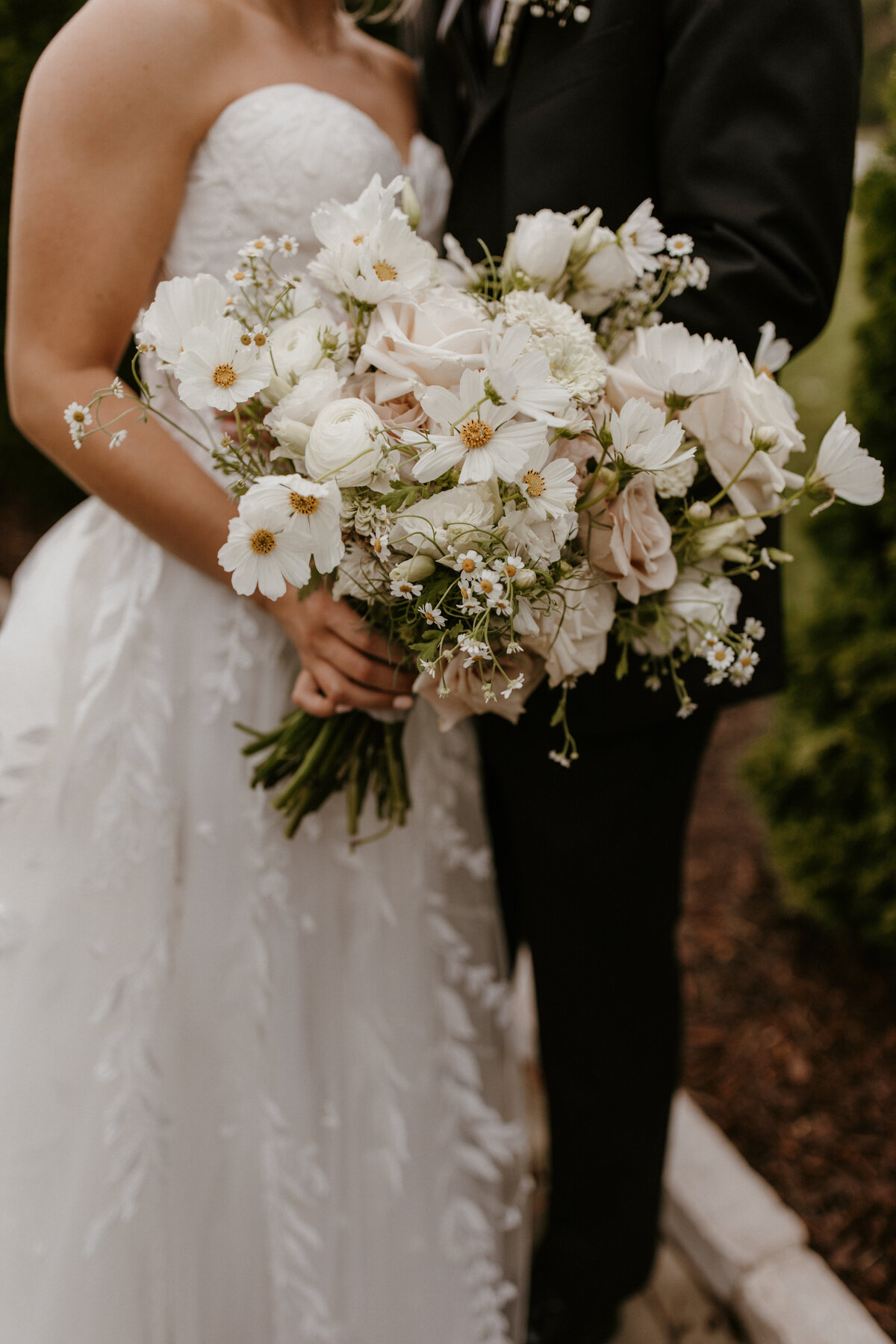 StLouis-Wedding-Photographer-JoyLynnPhotography-KnottingHills-Mary+Austin-Portraits327