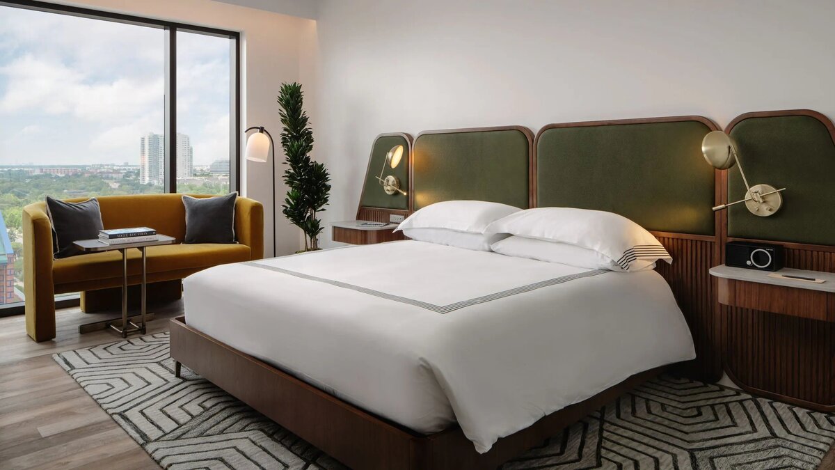 IAHTH-P0012-King-Room.16x9