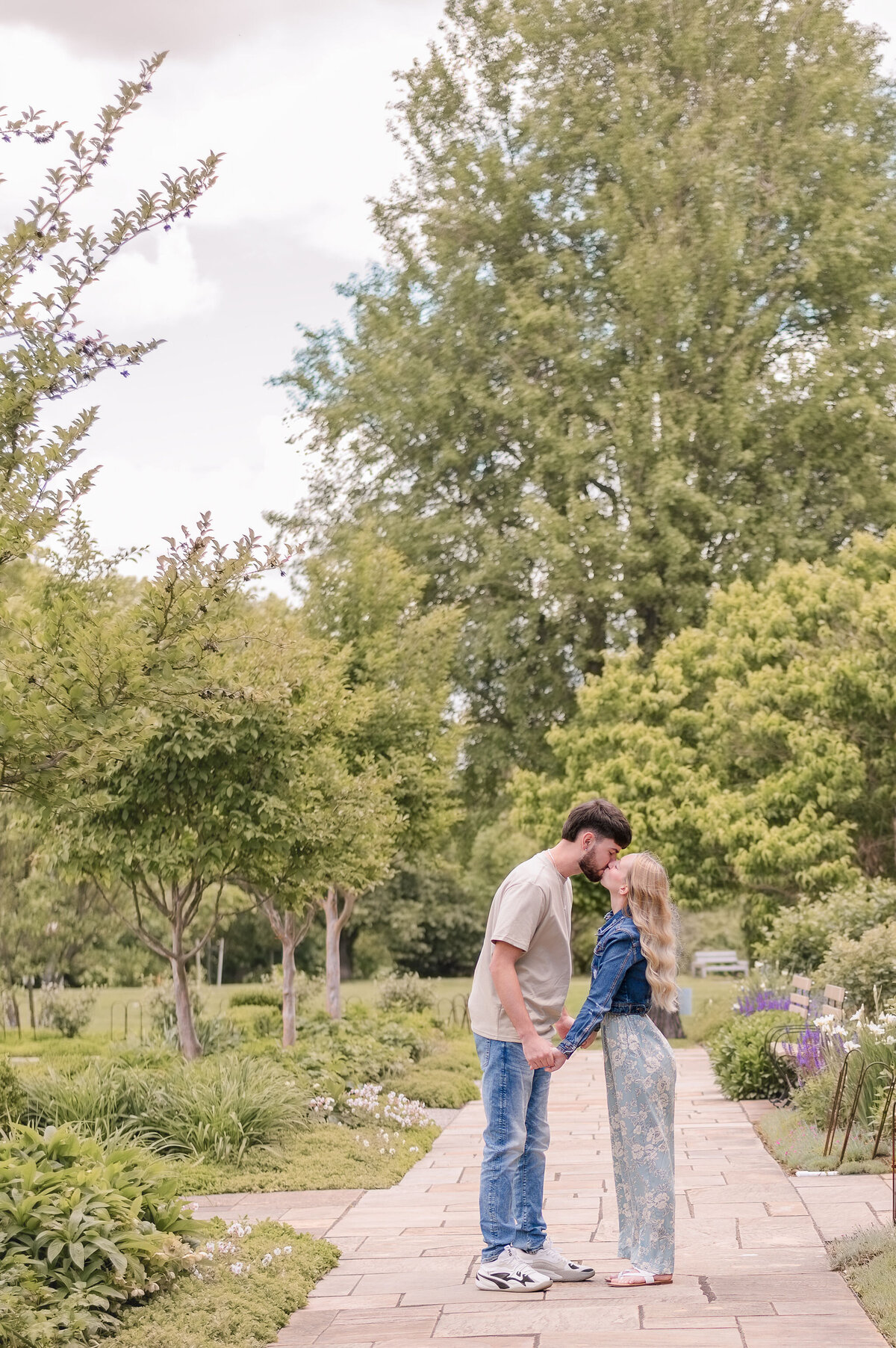 Newlywed couple sharing a kiss in one of Pittsburgh’s scenic photo locations — captured by Bree Stewart of Lens Love Photography.