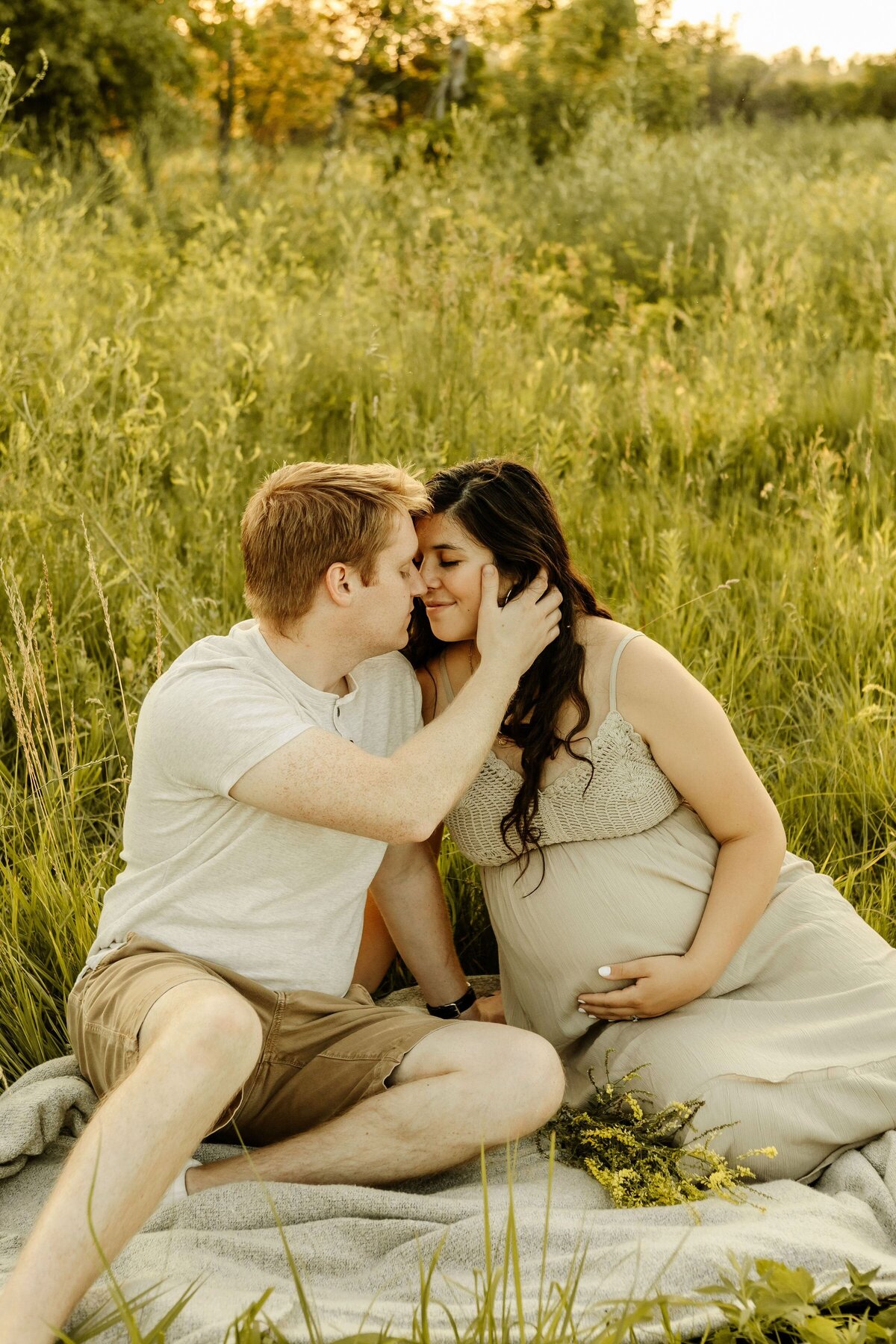 maternity-session-open-field-19