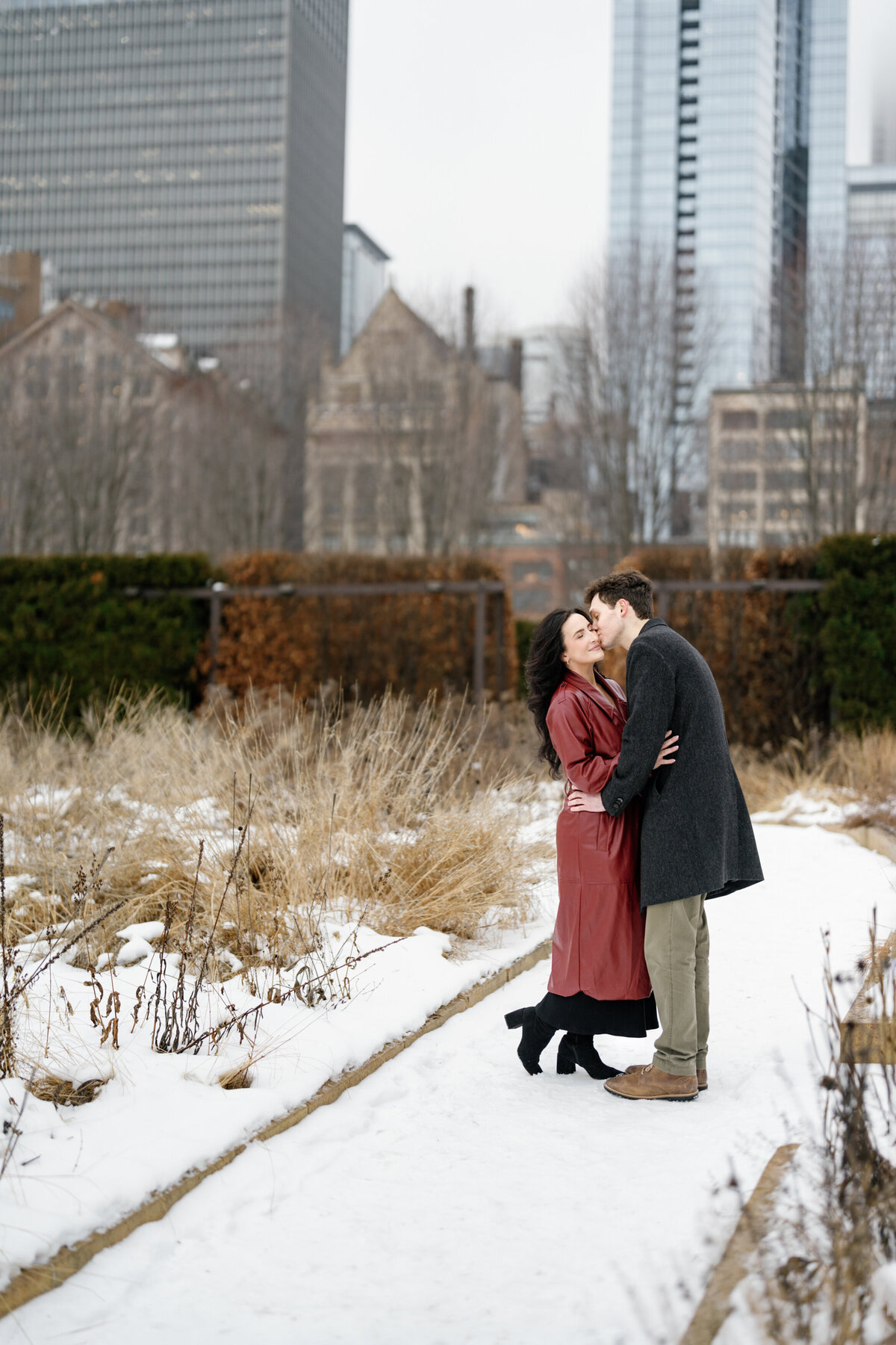 Aspen-Avenue-Chicago-Wedding-Photographer-Hilton-Palmer-House-Vintage-Hotel-Timeless-Editorial-FAV-19