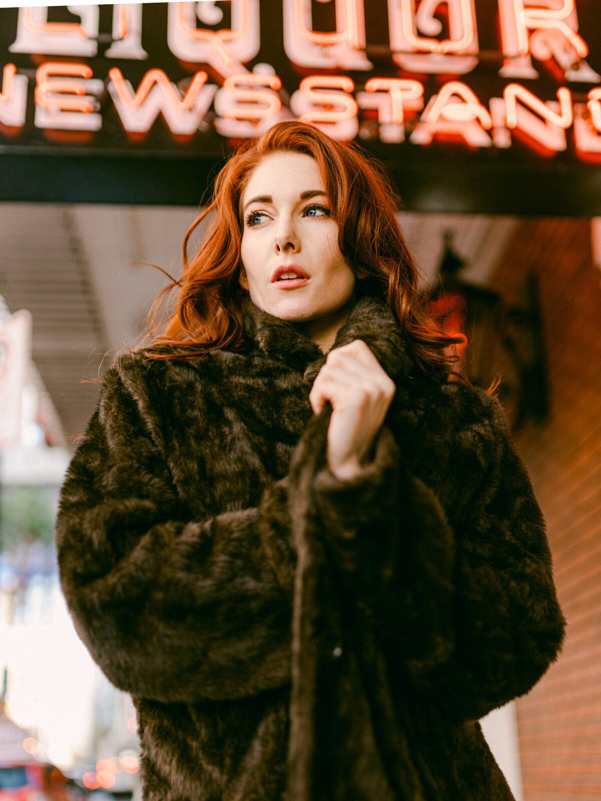Step into a world of vintage elegance with this breathtaking editorial shoot featuring Evan Keys in Las Vegas. Captured by top luxury photographer Michael Asmussen, this timeless collection blends classic sophistication with cinematic nostalgia, redefining vintage glamour in the heart of the desert.