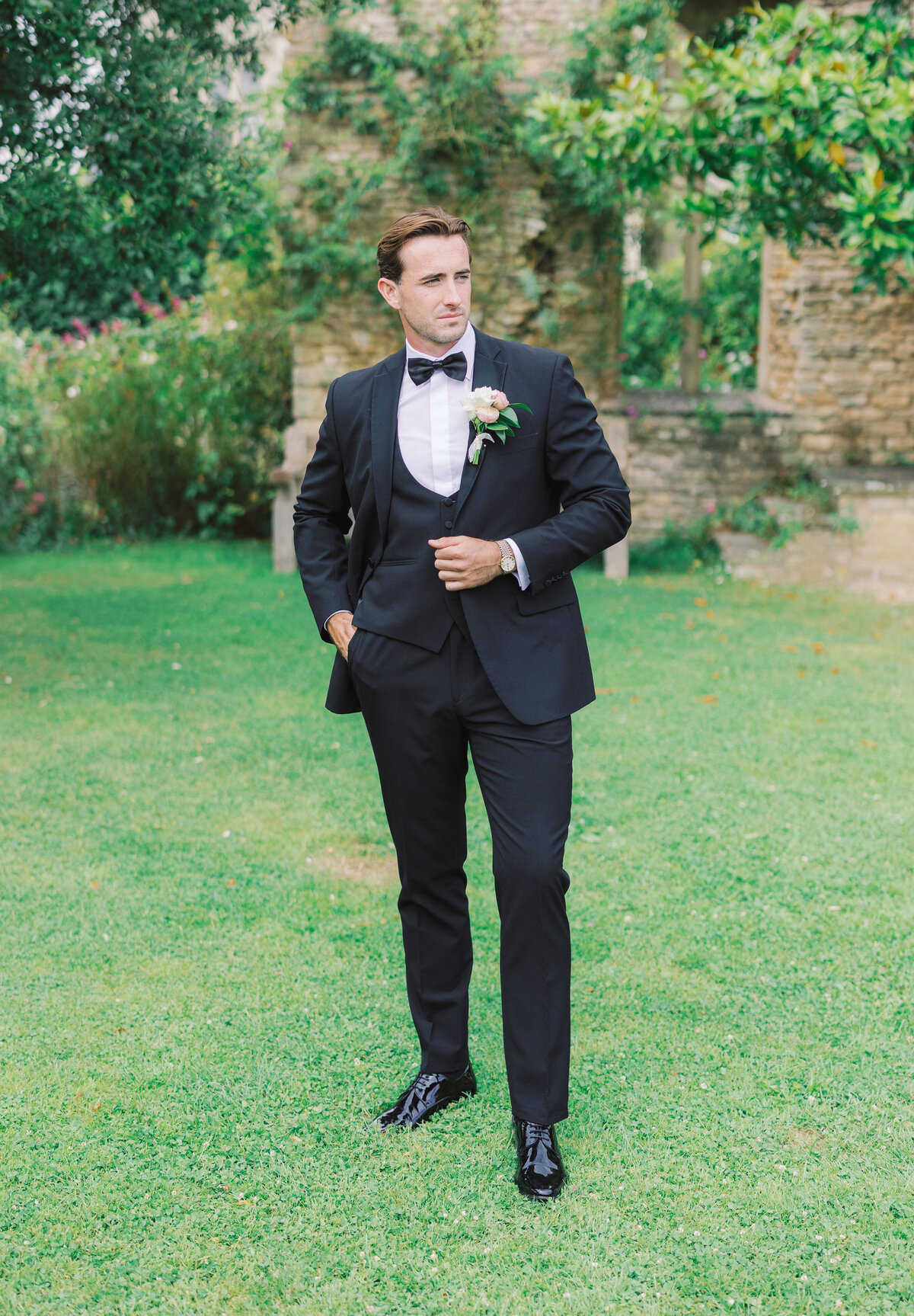 groom in tuxedo