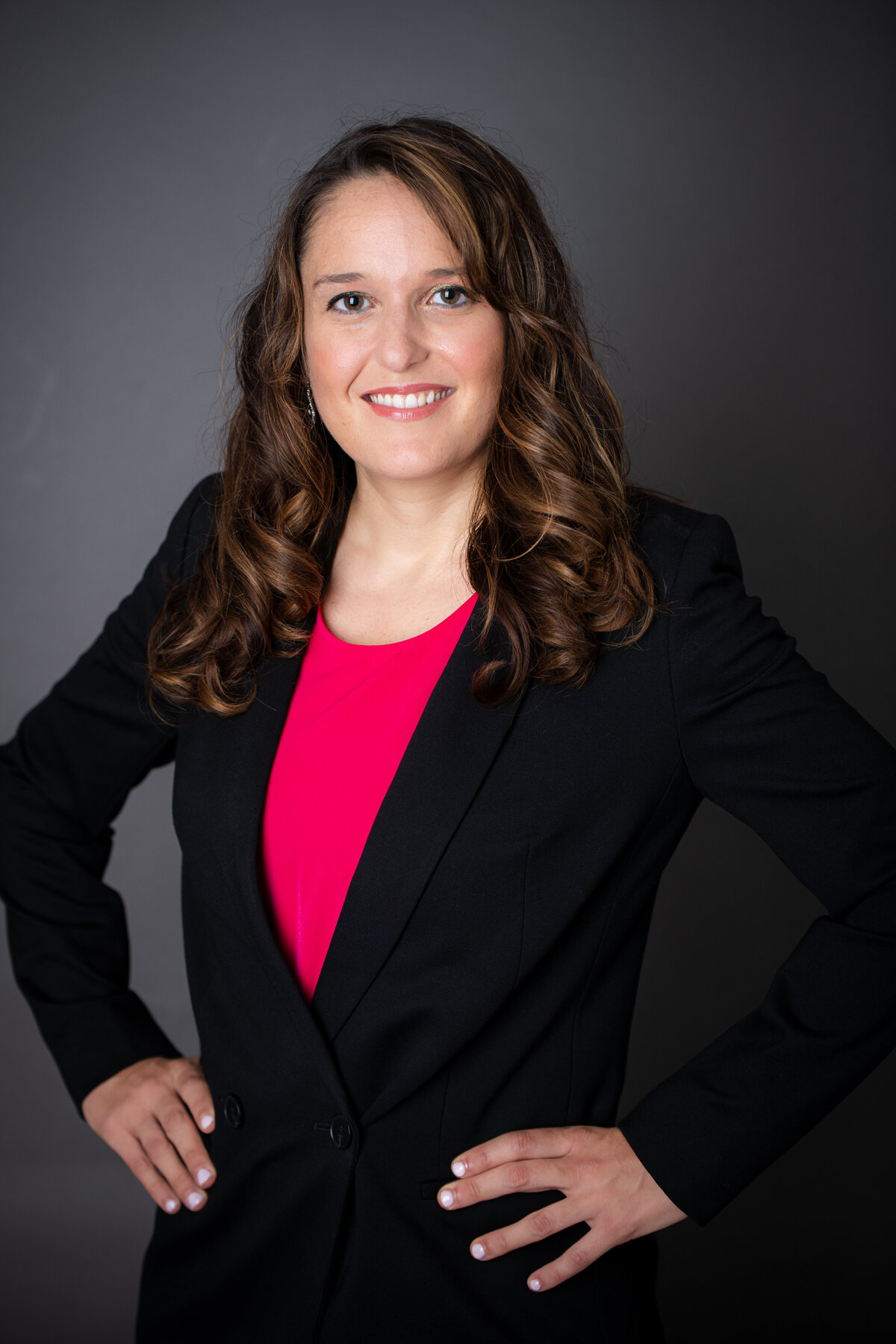 Looking for a professional headshot in Connecticut? At Nicole Mele Photography | The Studio in North Haven, we provide modern, high-quality corporate and branding headshots for professionals across New Haven, Hartford, and Fairfield counties. Stand out with a polished image—schedule your session today!