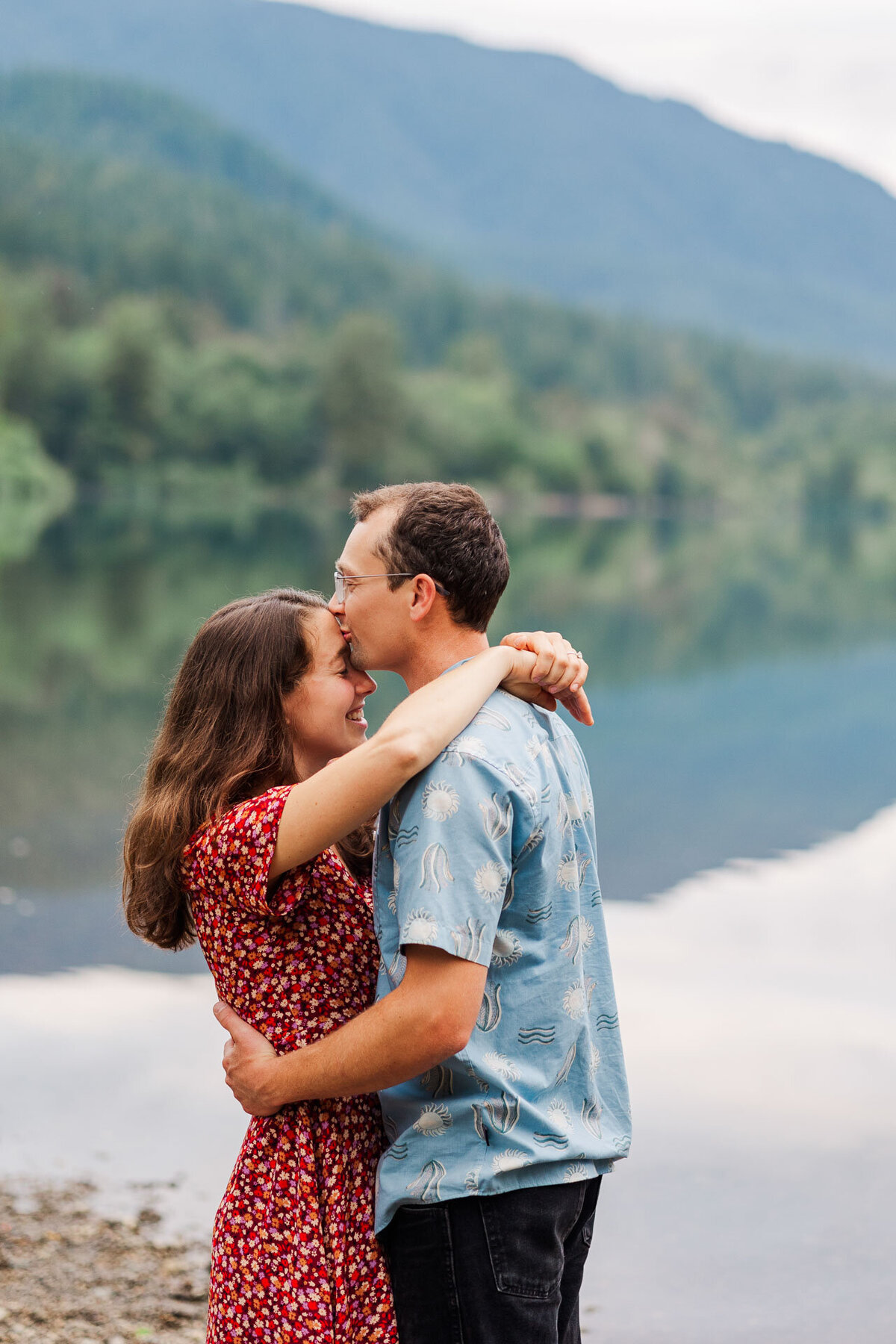 Rattlesnake-Lake-Engagement-Photos-15
