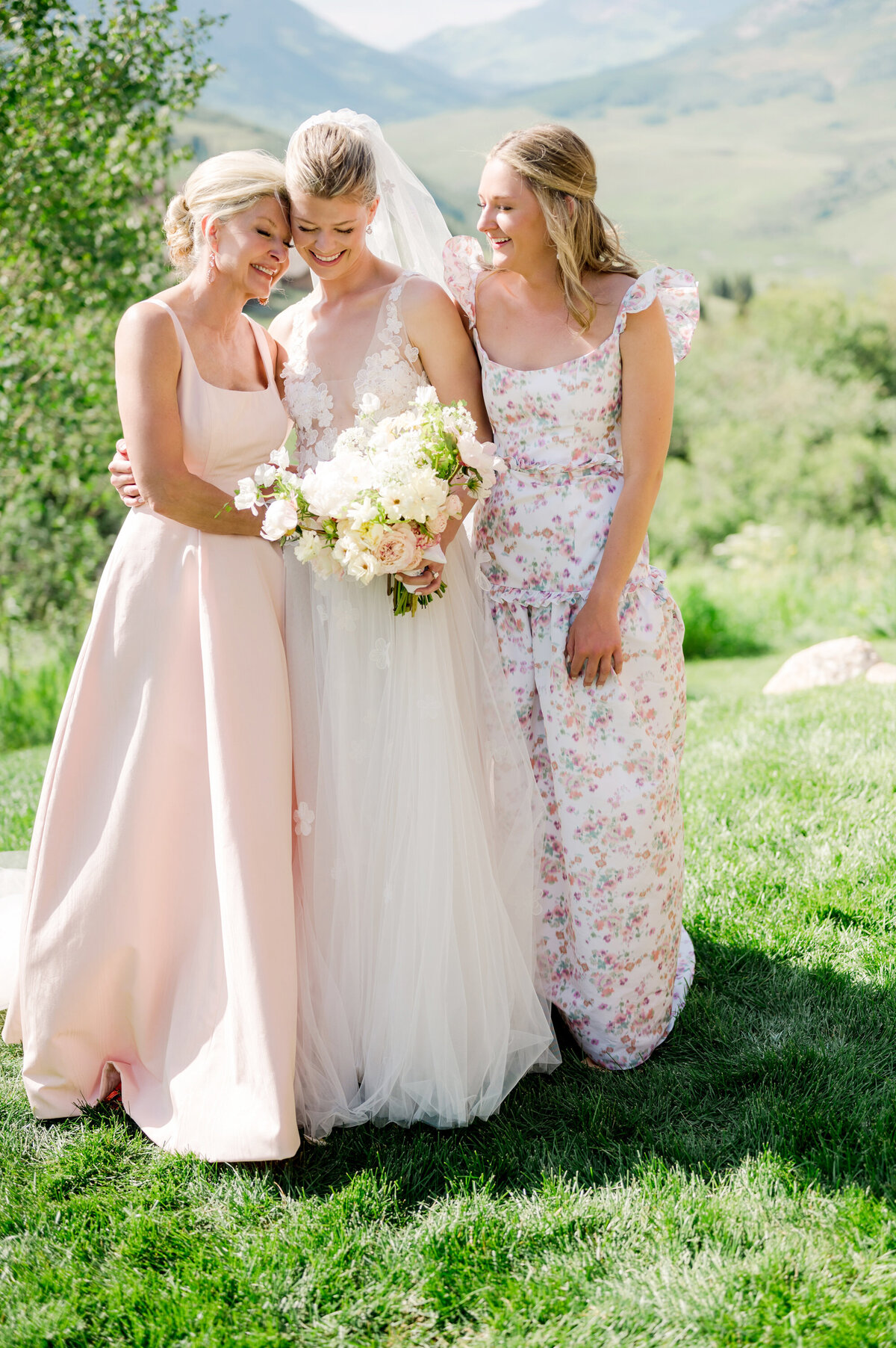 12-sophisticated-destination-wedding-mountain-luxury-crested-butte-fashionable-Liz-Banfield