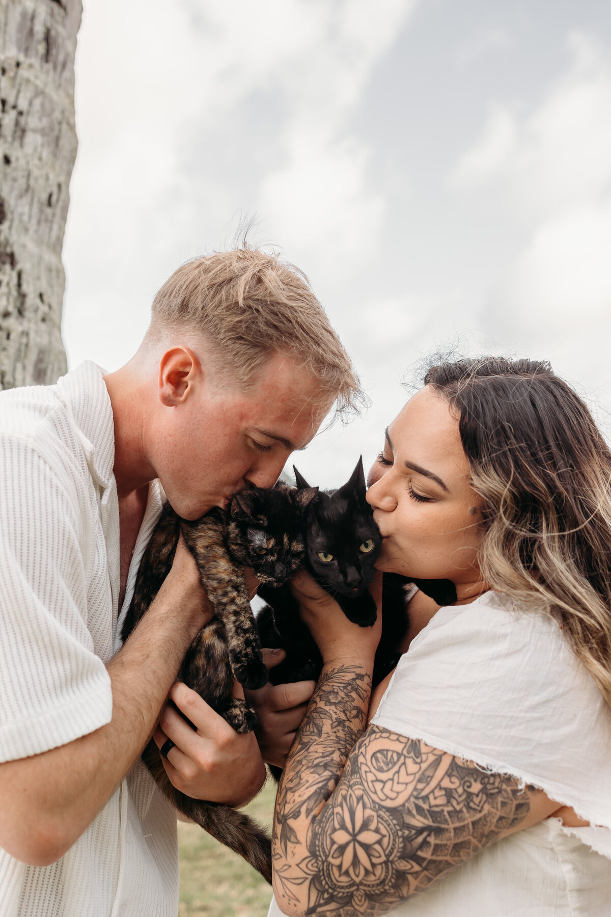 kualoa-beach-park-couples-photoshoot-with-cats-50