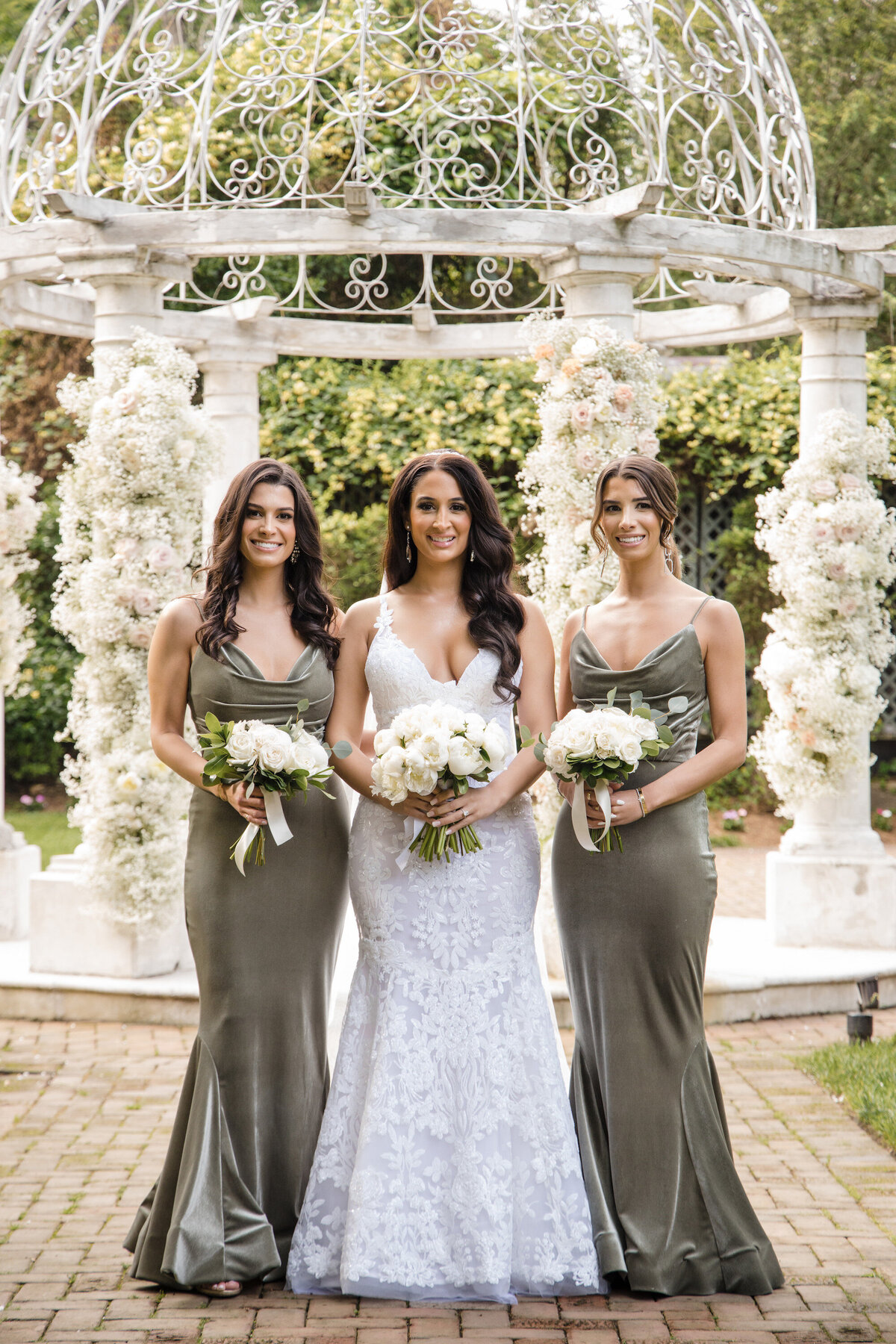 bridesmaids-bouquets-florentine-gardens-wedding-nj-enza-events