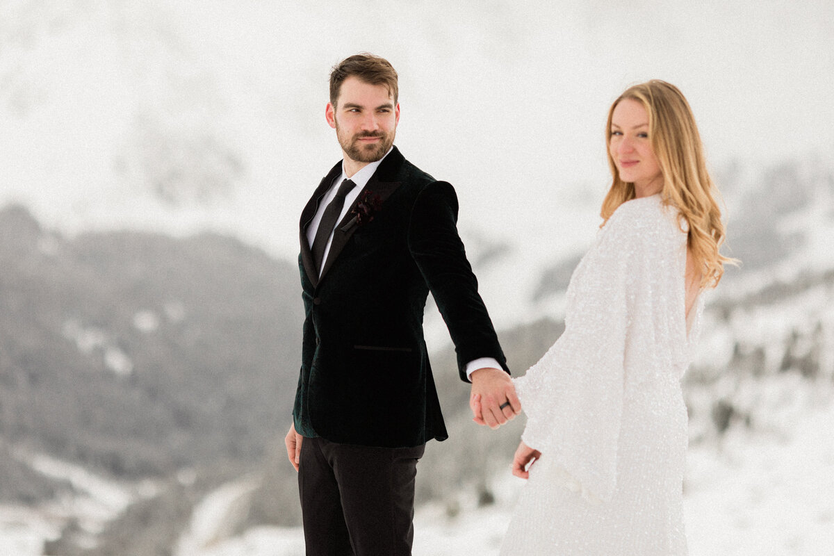 Colorado_Loveland_Pass_Winter_Elopement_By_Diana_Coulter-42