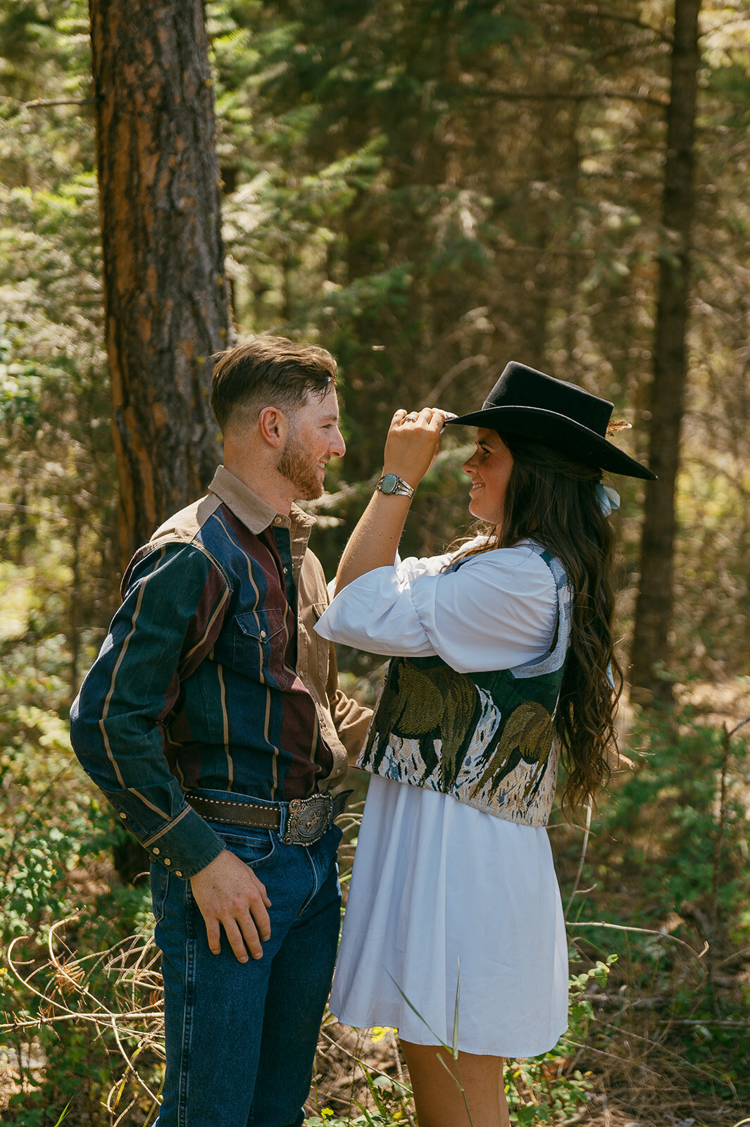 presley-gray-photo-haybale-forest-montana-elopement-8083