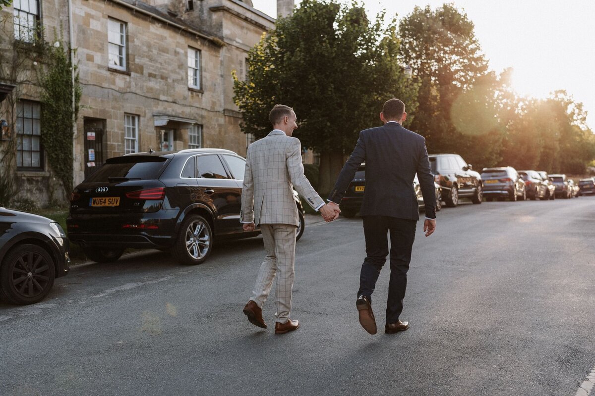 Sunset portraits of a couple in a cotswolds wedding