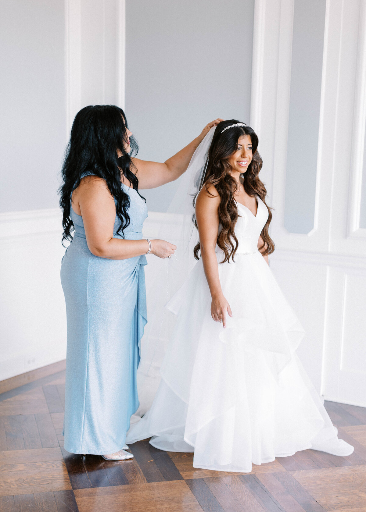 Huntingdon-Valley-Country-Club-Wedding-Bride-Getting-Ready_015
