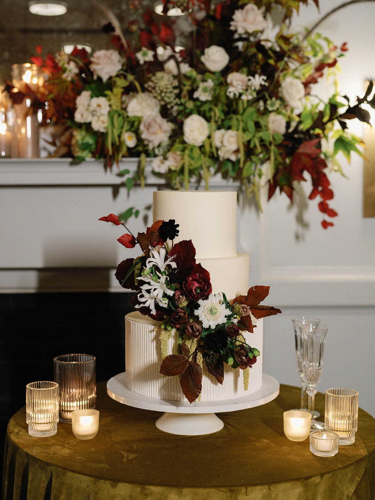 emily-drew-wedding-cake-florals-springvale-floral