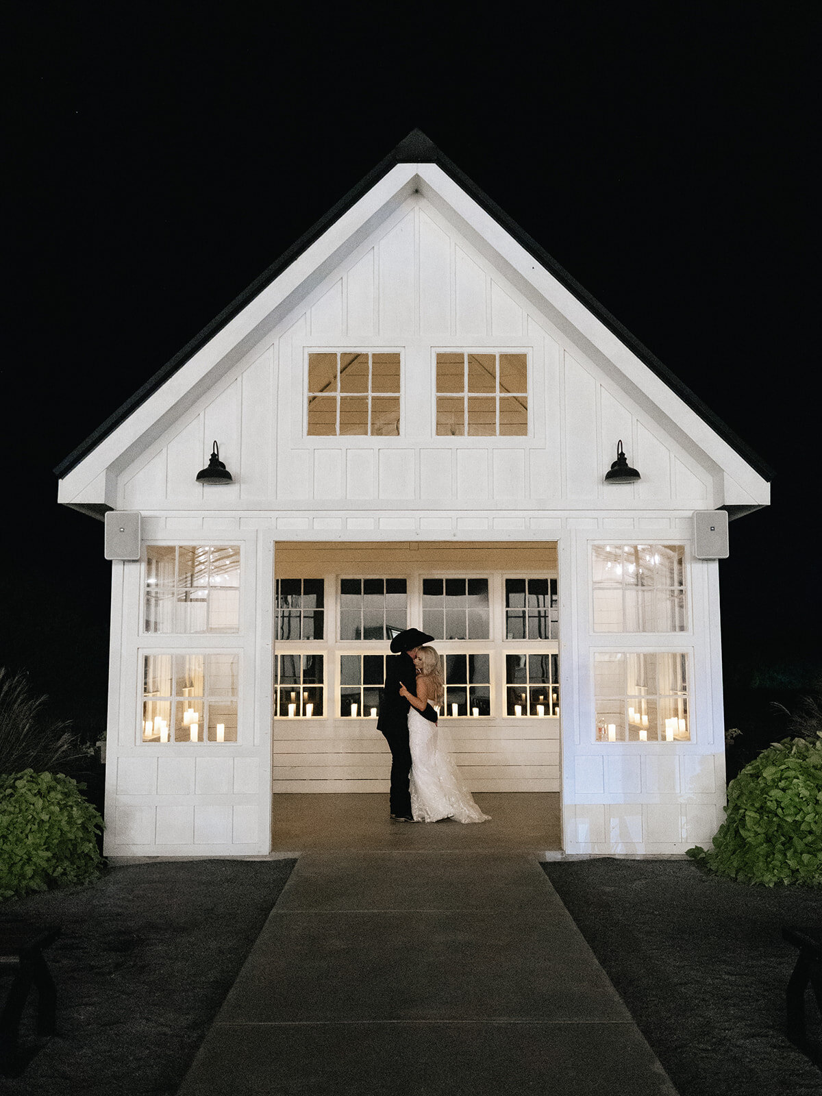 2025-10-11_DykesWeddingPreviews_MollyMurphyPhotography-142