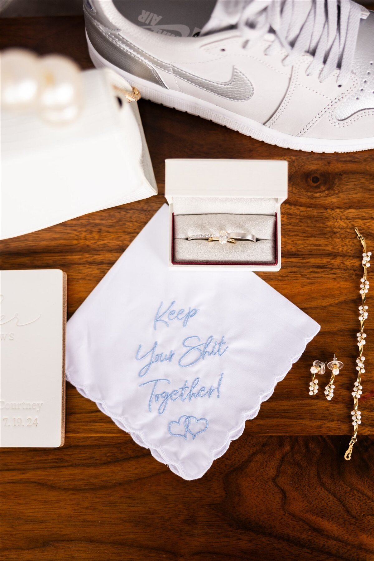 surf-hotel-wedding-details-bridal-accessories
